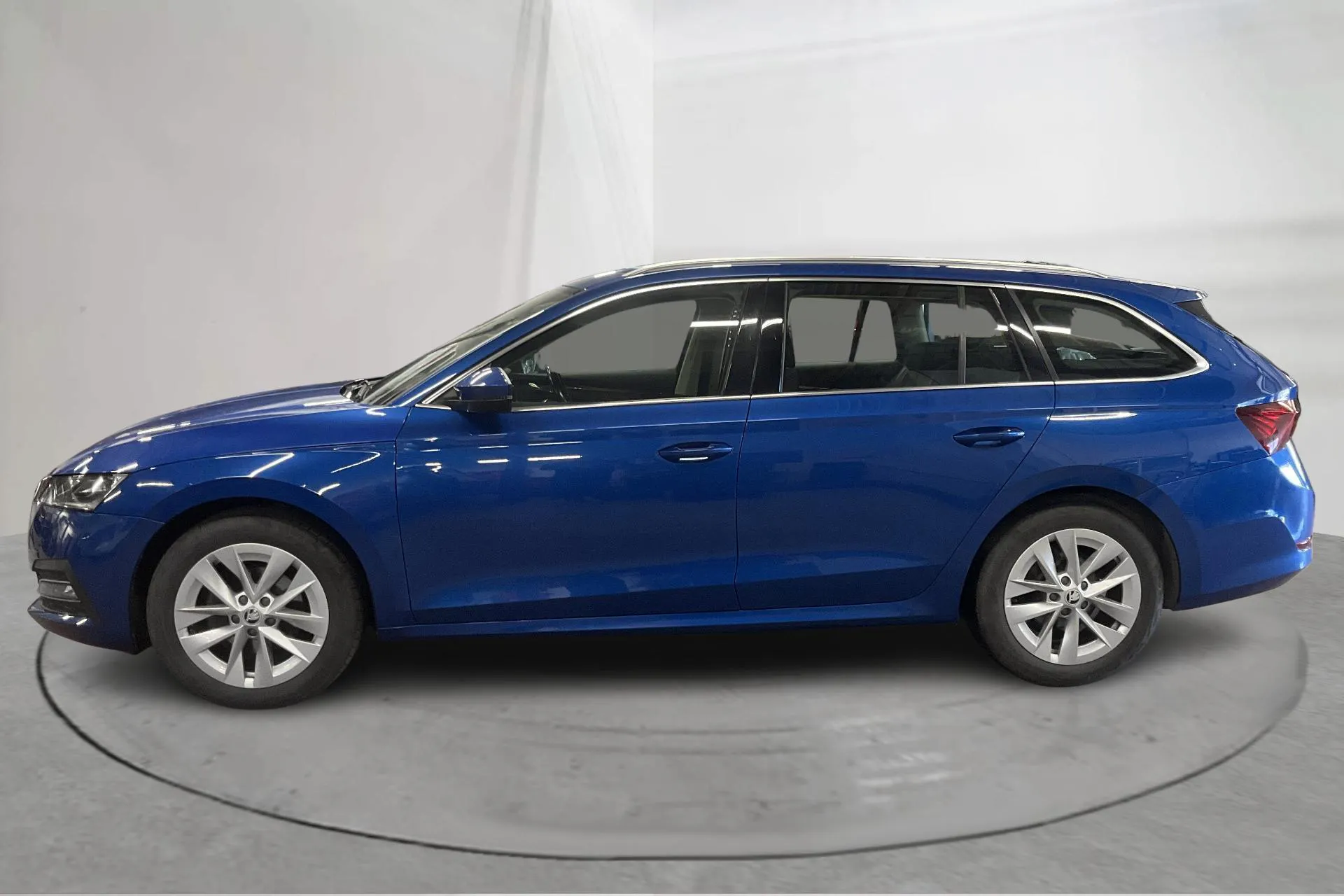 Presentationsfoto 2 av 15: Skoda Octavia TSI e-Tec mHEV Combi (110hk) - 8 351 mil - Automat - blå - 2022