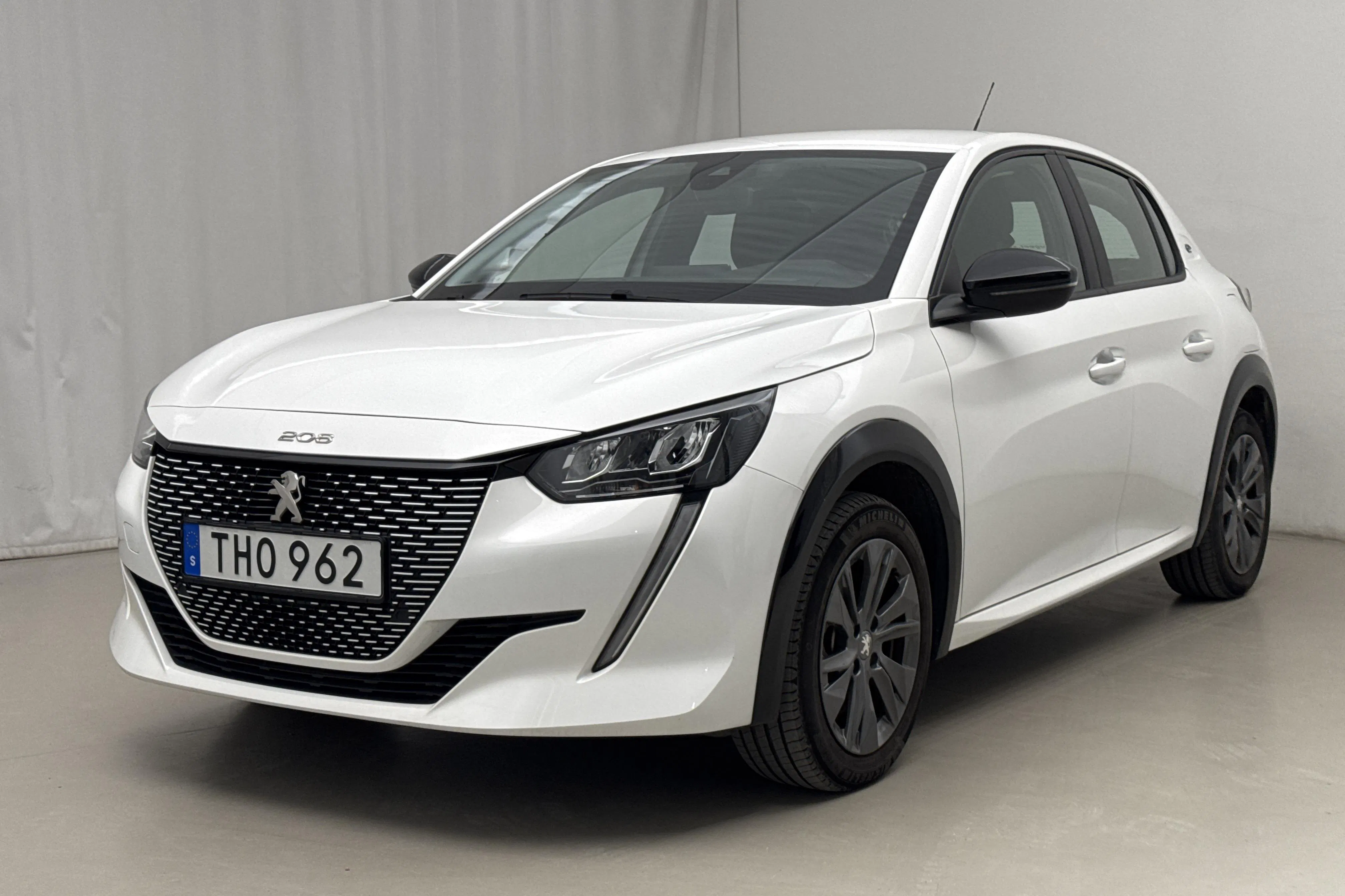 Presentationsfoto 1 av 19: Peugeot e-208 50kWh 5dr (136hk) - 2 942 mil - Automat - vit - 2022