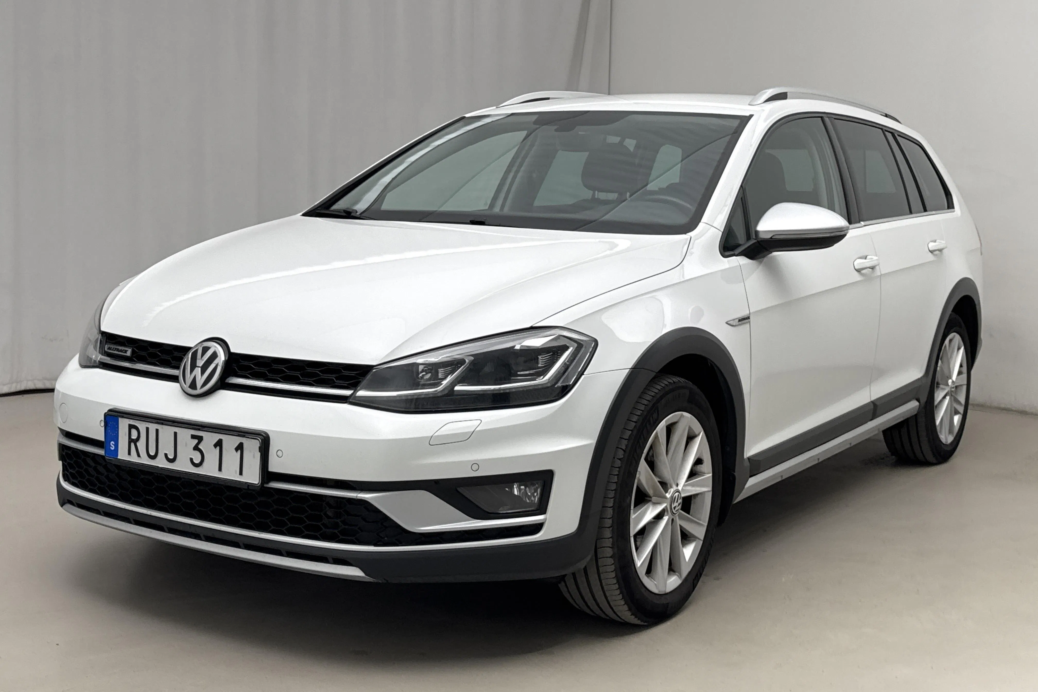Presentationsfoto 1 av 22: VW Golf Alltrack 1.8 TSI 4Motion (180hk) - 20 565 mil - Automat - vit - 2018
