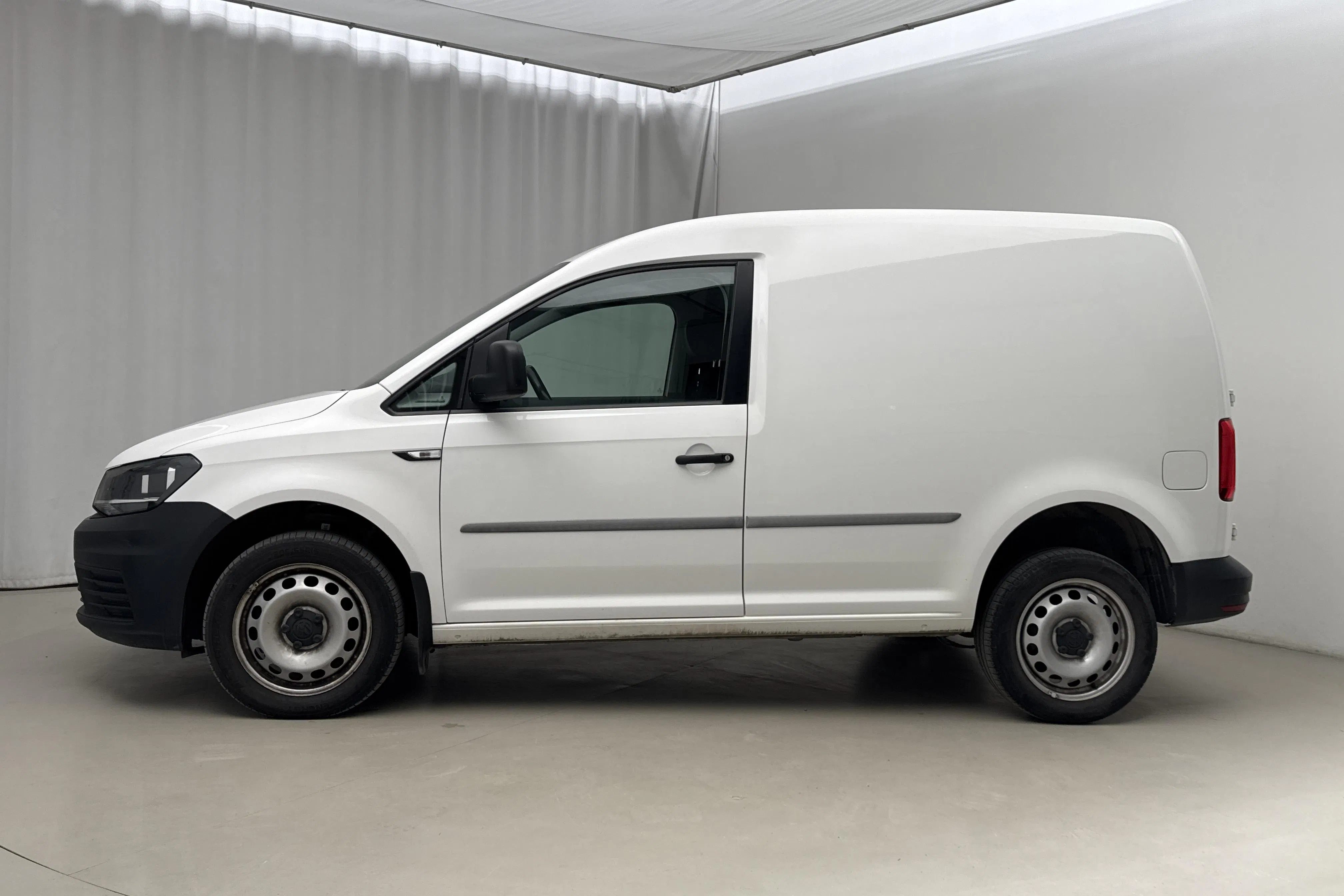 Presentation photo 2 of 17: VW Caddy 2.0 TDI Skåp 4MOTION (150hk) - 134 380 km - Automatic - white - 2019