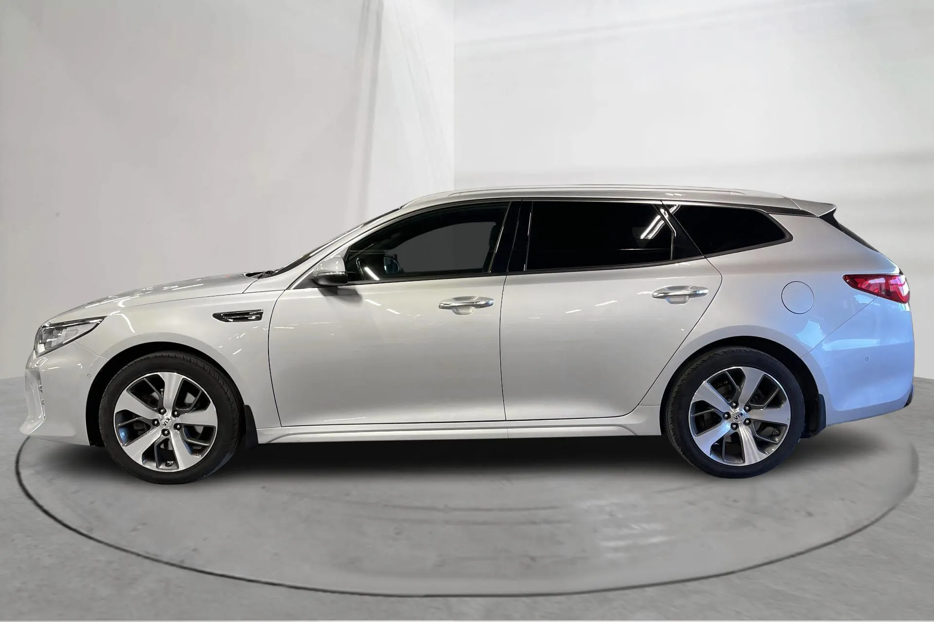 Presentation photo 2 of 19: KIA Optima 1.7 CRDi SW (141hk) - 178 910 km - Automatic - gray - 2017