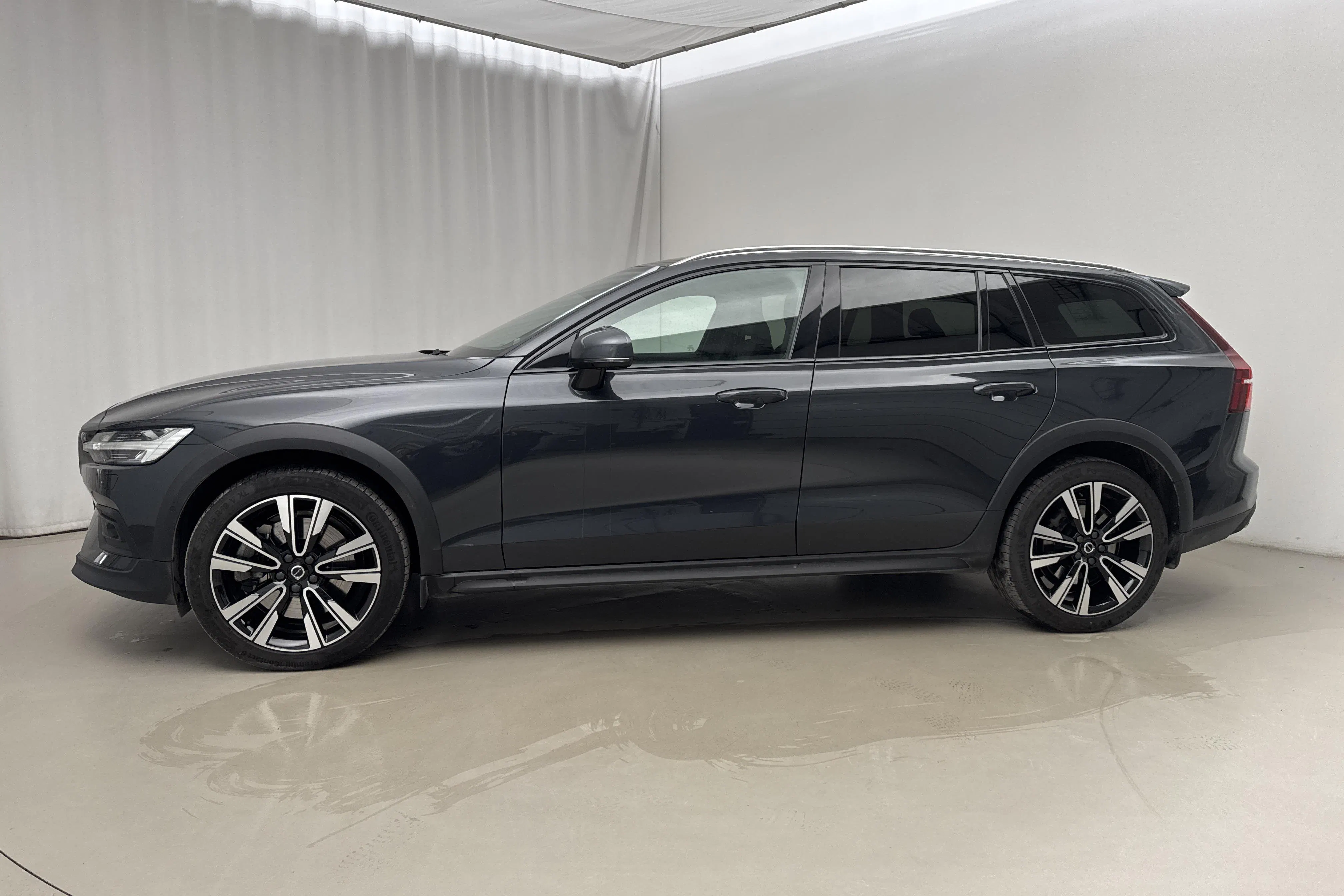 Presentation photo 2 of 23: Volvo V60 D4 Cross Country AWD (190hk) - 80 390 km - Automatic - gray - 2020