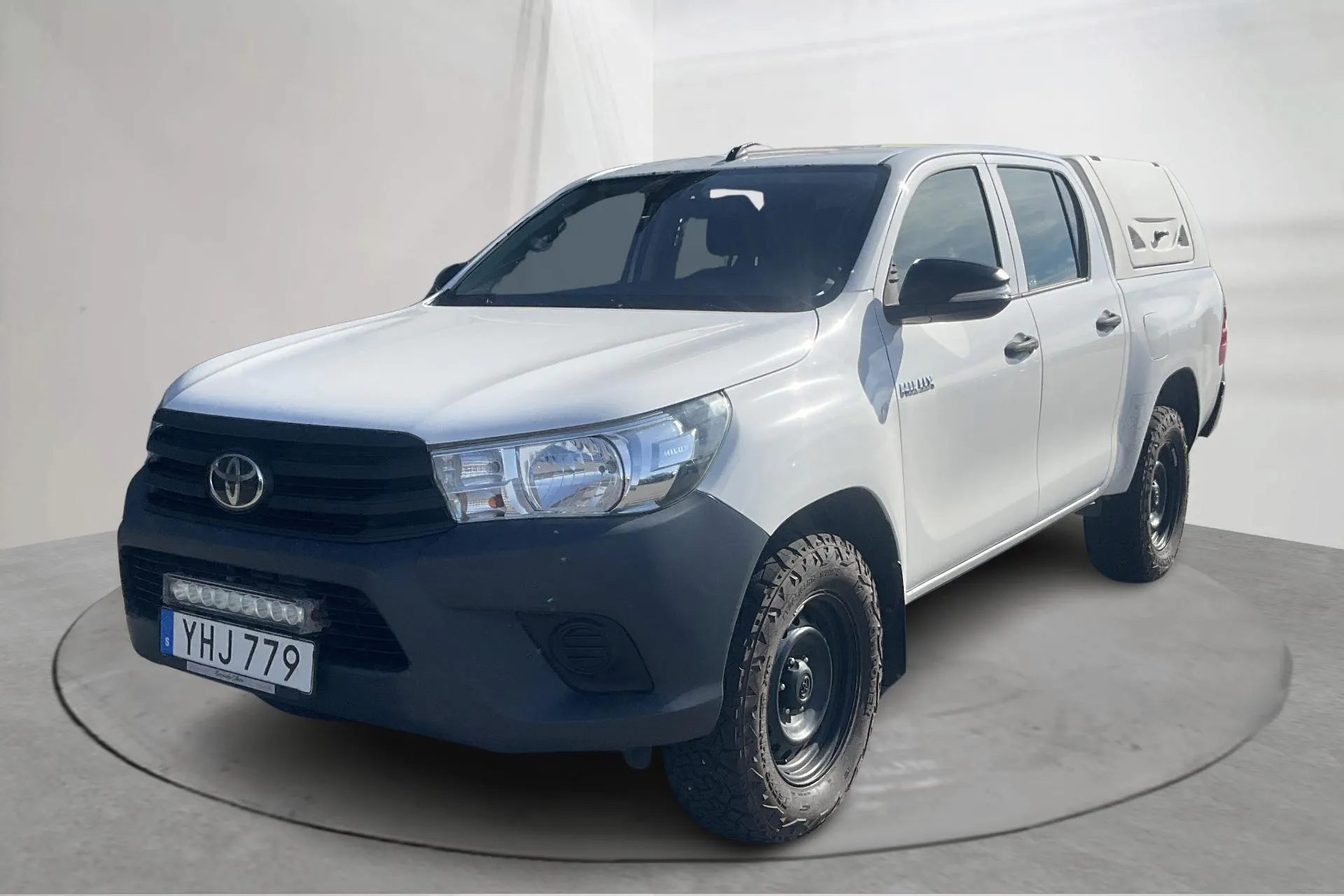 Presentationsfoto 1 av 15: Toyota Hilux 2.4 D 4WD (150hk) - 16 702 mil - Manuell - vit - 2016
