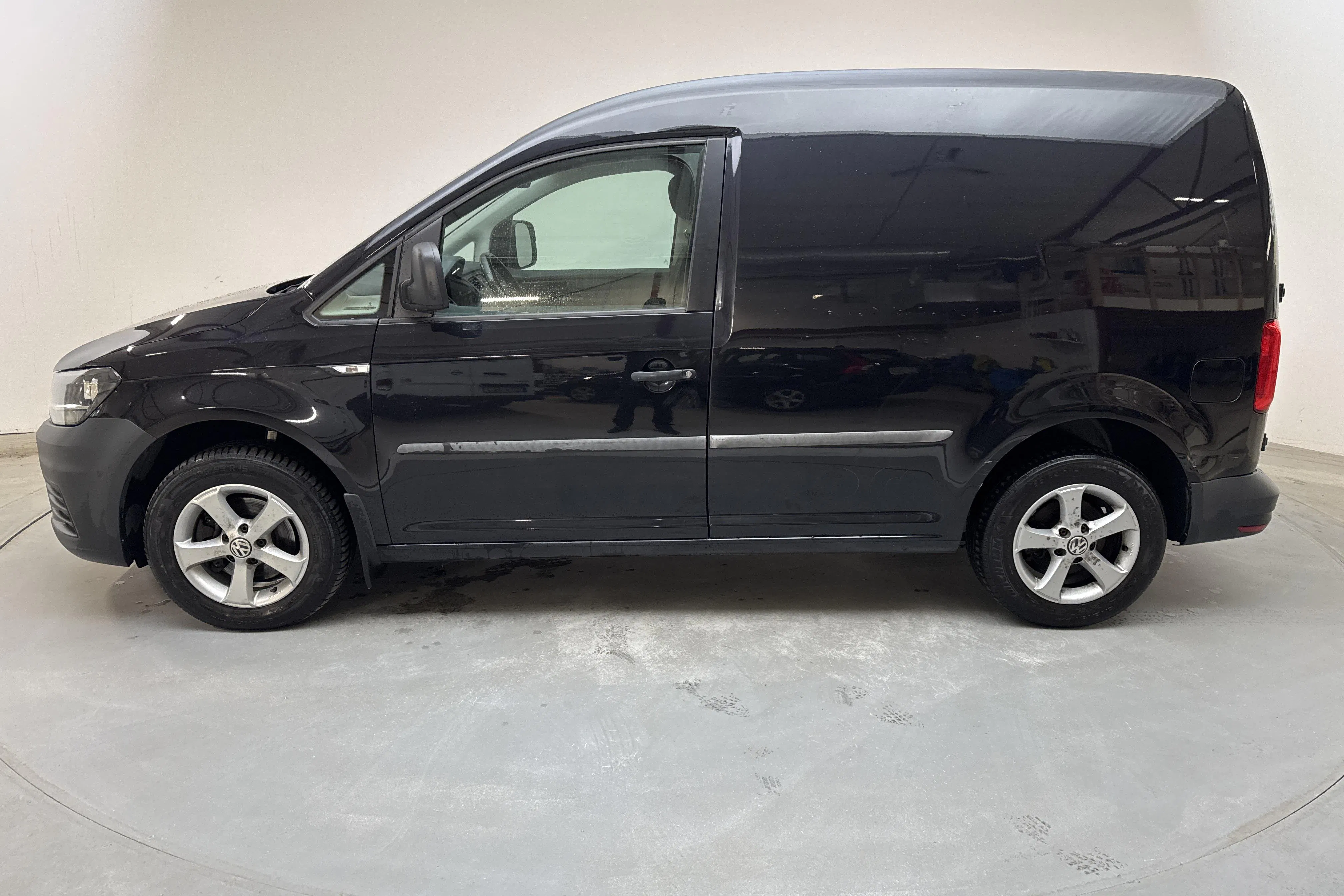 Presentation photo 2 of 12: VW Caddy 2.0 TDI Skåp (102hk) - 195 970 km - Automatic - black - 2019