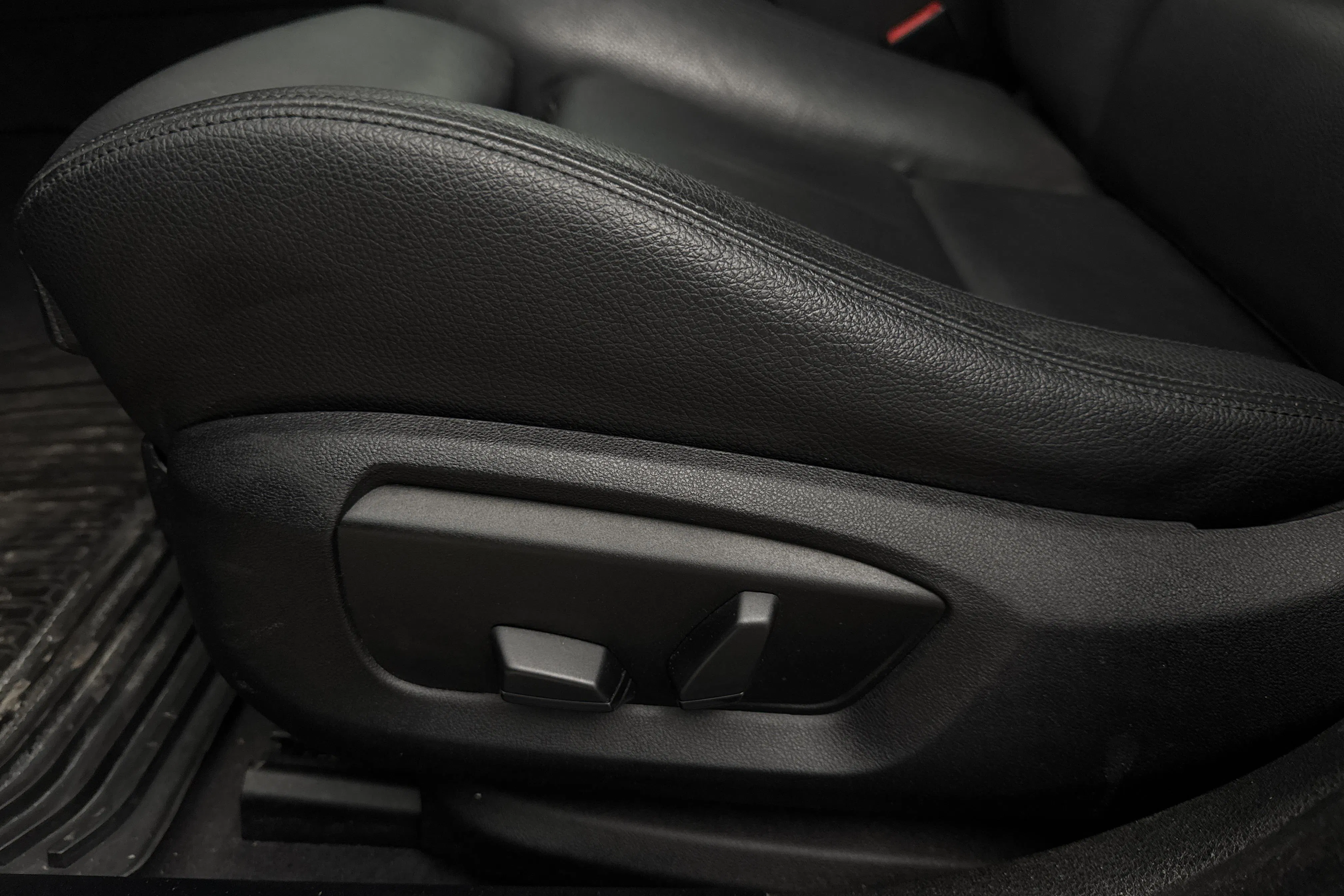 Presentation photo 21 of 21: BMW 520d xDrive Touring, F11 (190hk) - 80 250 km - Automatic - gray - 2017