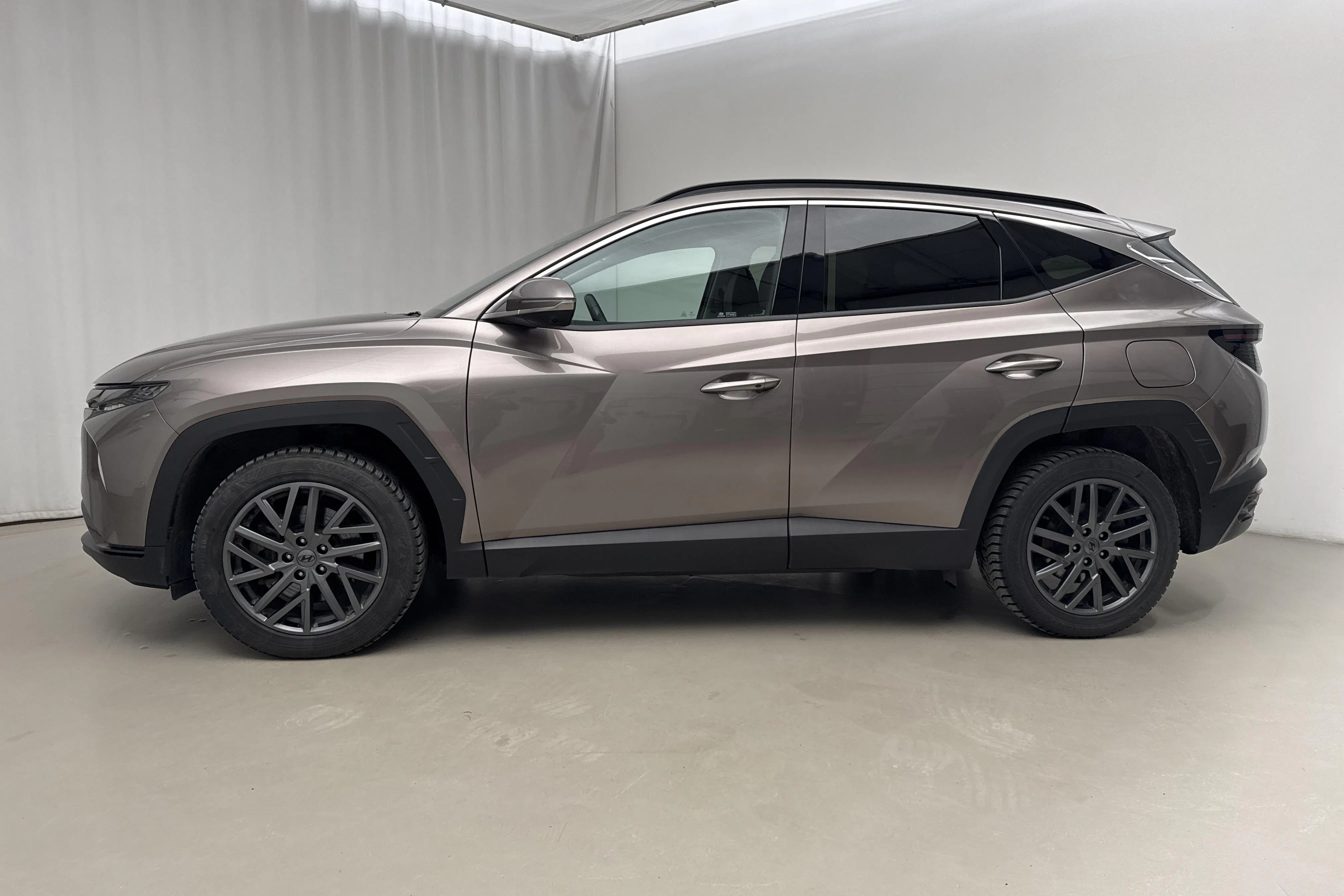 Presentationsfoto 2 av 22: Hyundai Tucson 1.6 GDI plug-in hybrid 4WD (265hk) - 10 037 mil - Automat - brun - 2022