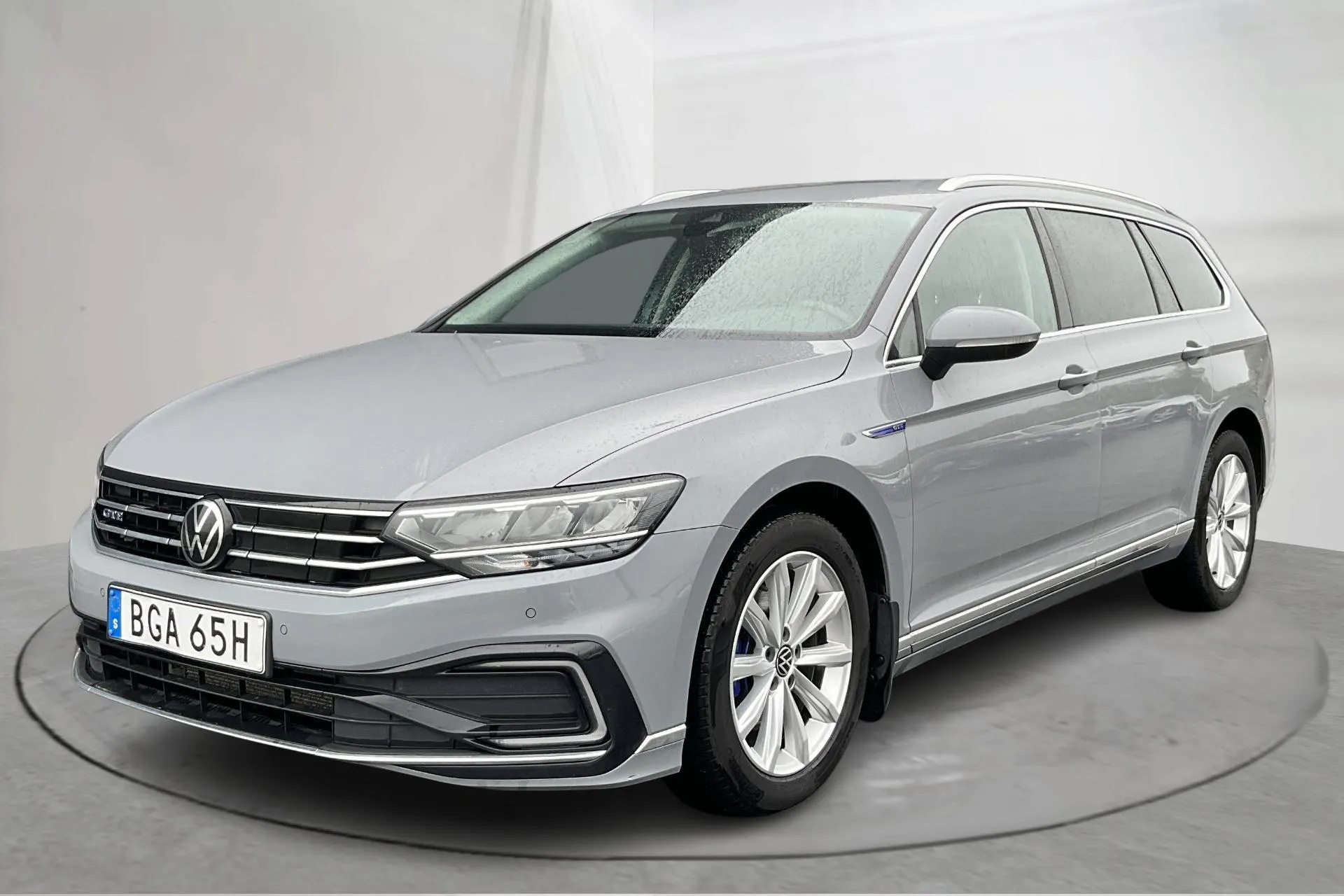 Presentationsfoto 1 av 19: VW Passat 1.4 GTE Sportscombi (218hk) - 14 283 mil - Automat - grå - 2024