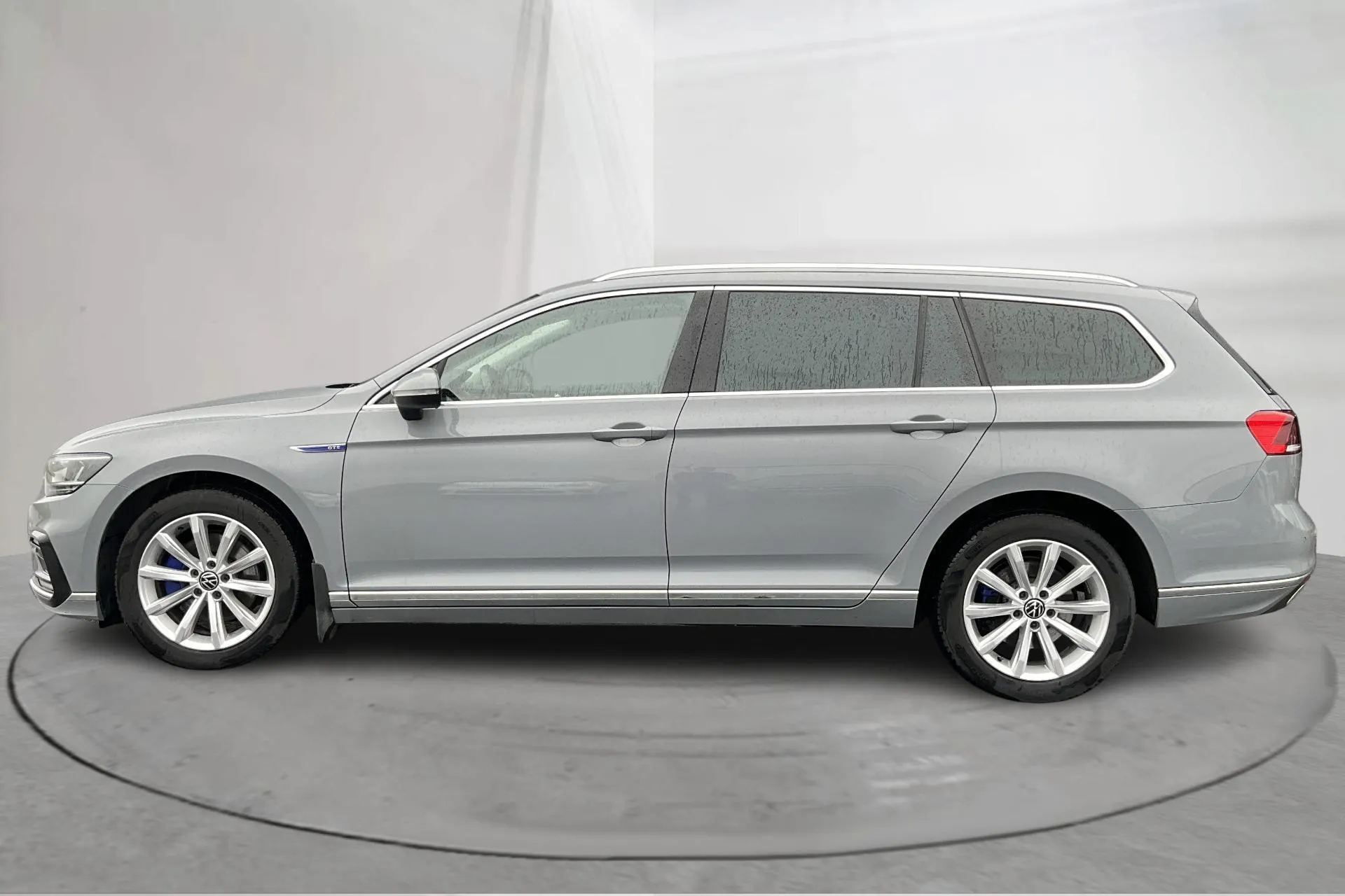 Presentationsfoto 2 av 19: VW Passat 1.4 GTE Sportscombi (218hk) - 14 283 mil - Automat - grå - 2024