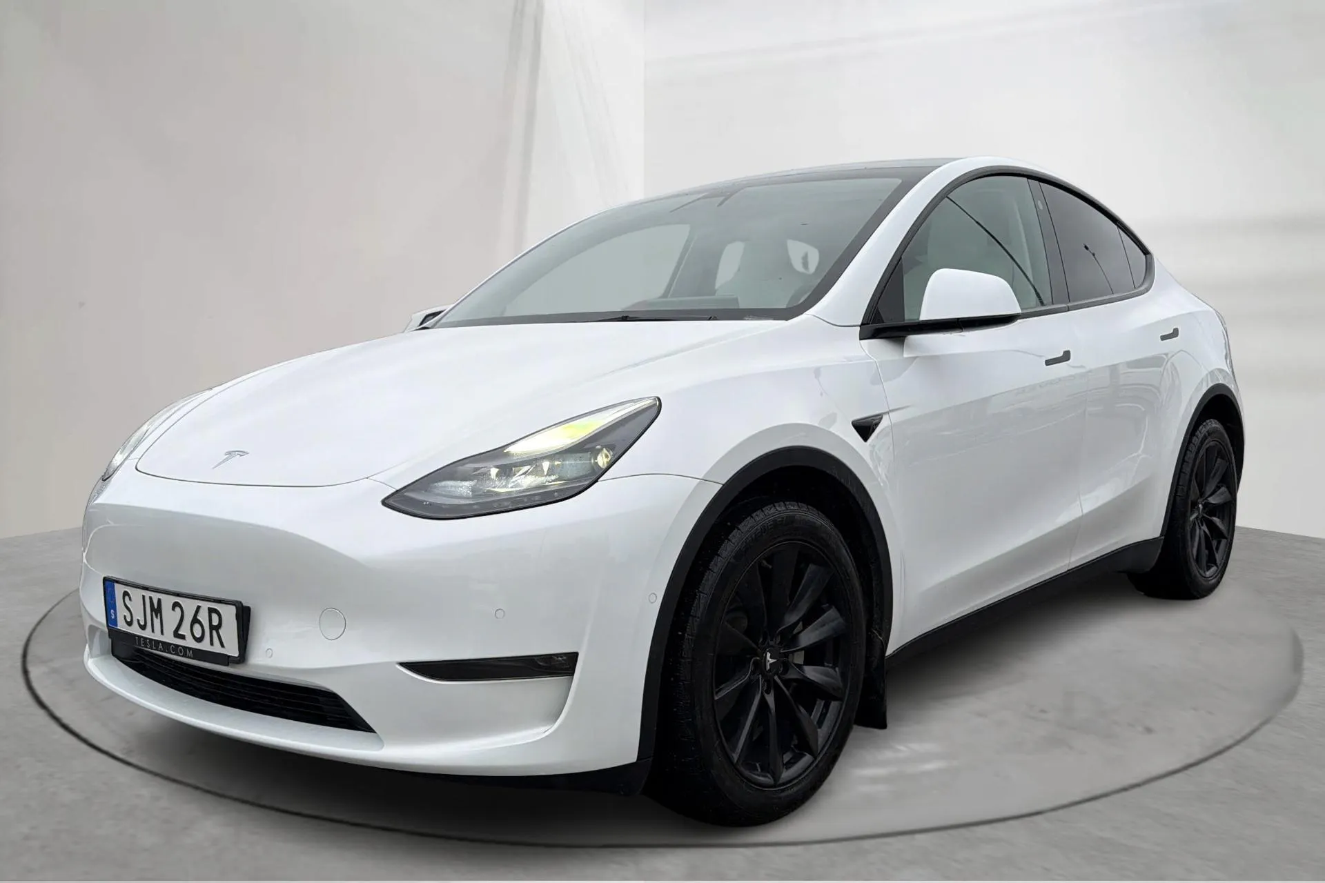 Presentation photo 1 of 18: Tesla Model Y Long Range Dual Motor AWD - 84 770 km - Automatic - white - 2021