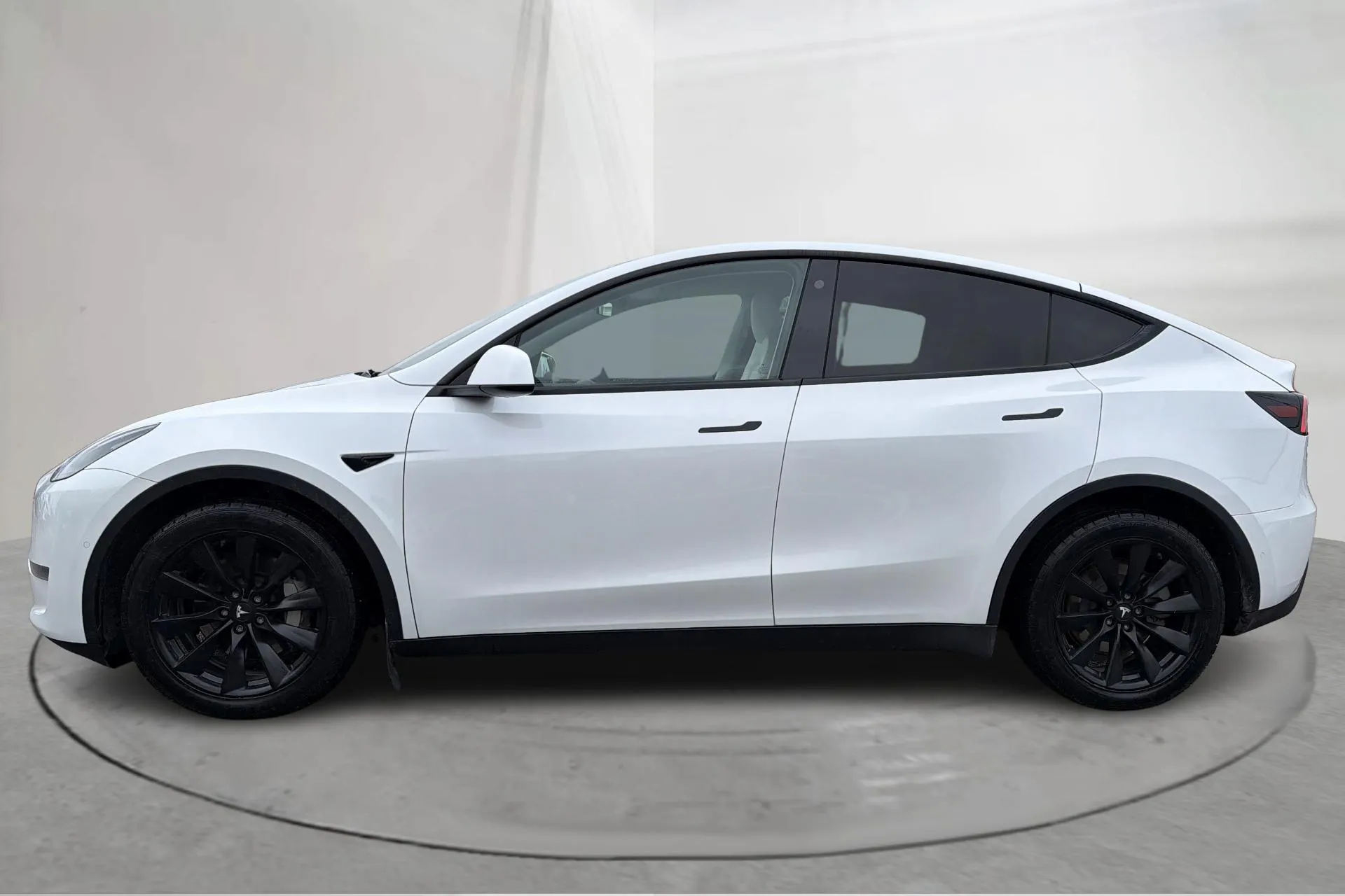 Presentation photo 2 of 18: Tesla Model Y Long Range Dual Motor AWD - 84 770 km - Automatic - white - 2021