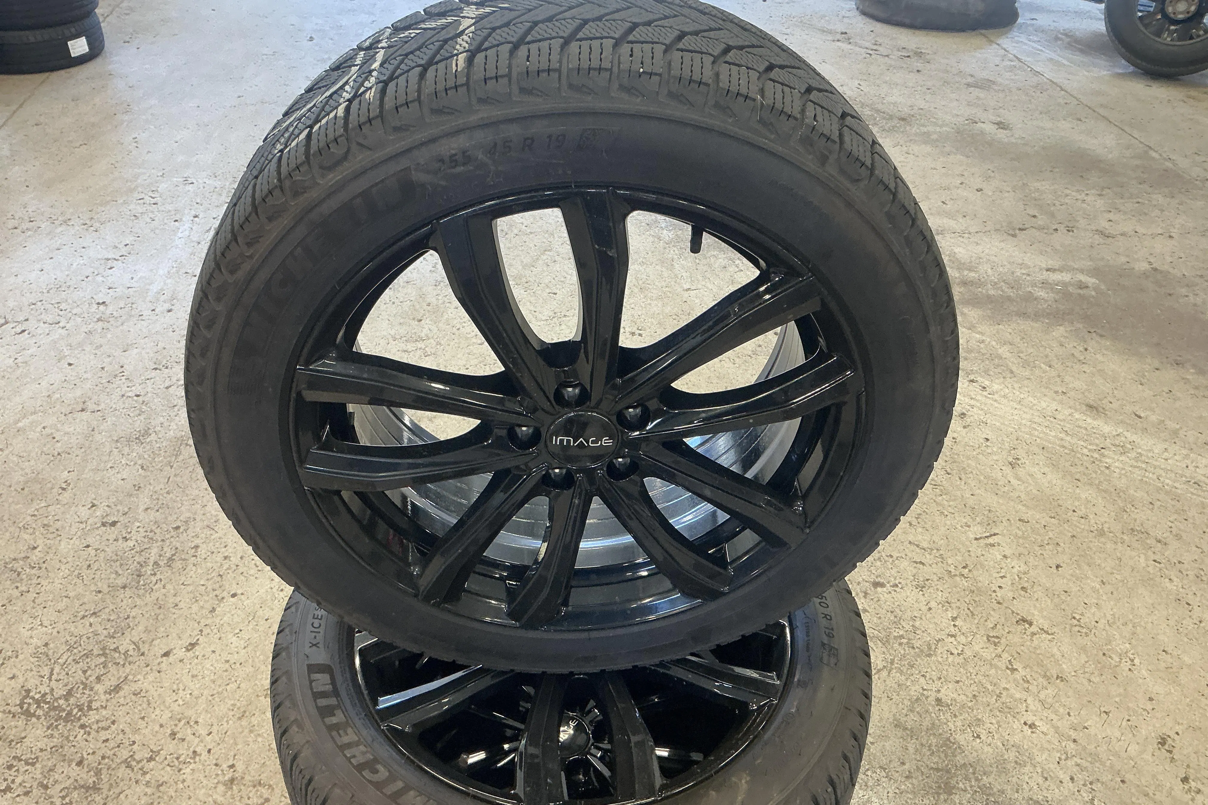 Presentationsfoto 21 av 21: Volvo EX40 Single Motor Extended Range (252hk) - 4 175 mil - Automat - grön - 2025