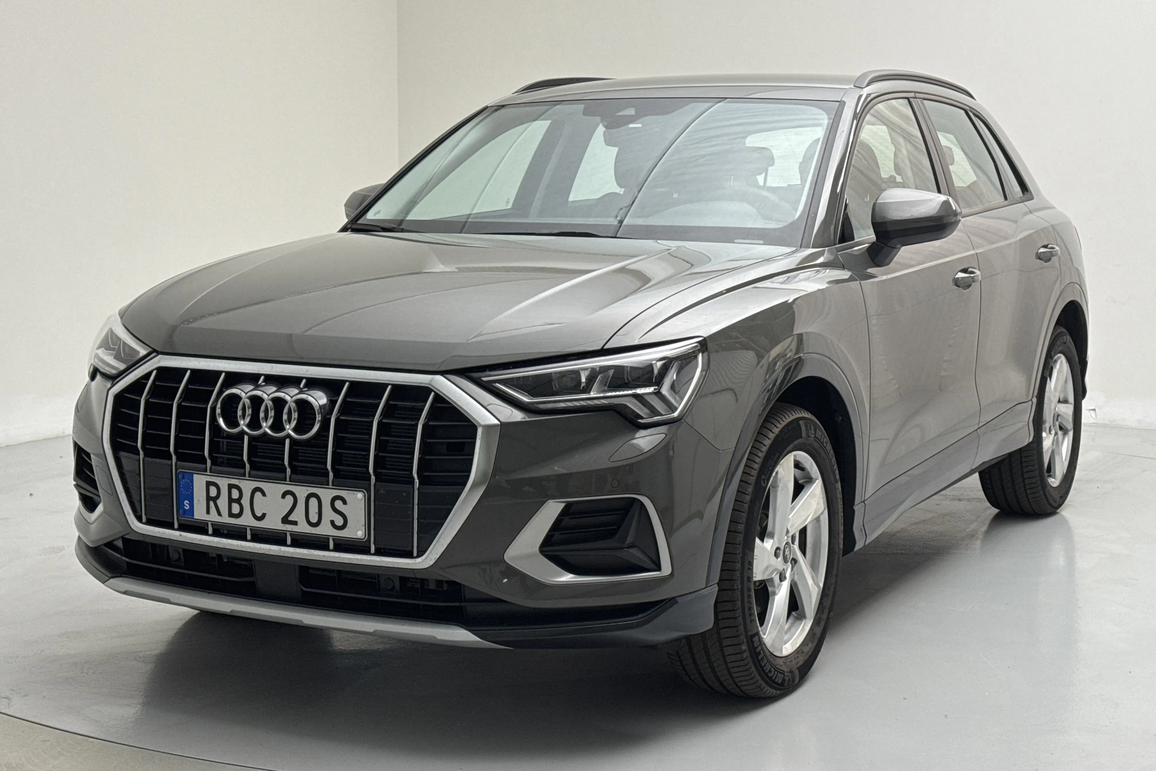 Presentationsfoto 1 av 13: Audi Q3 35 TFSI (150hk) - 148 mil - Automat - grå - 2024