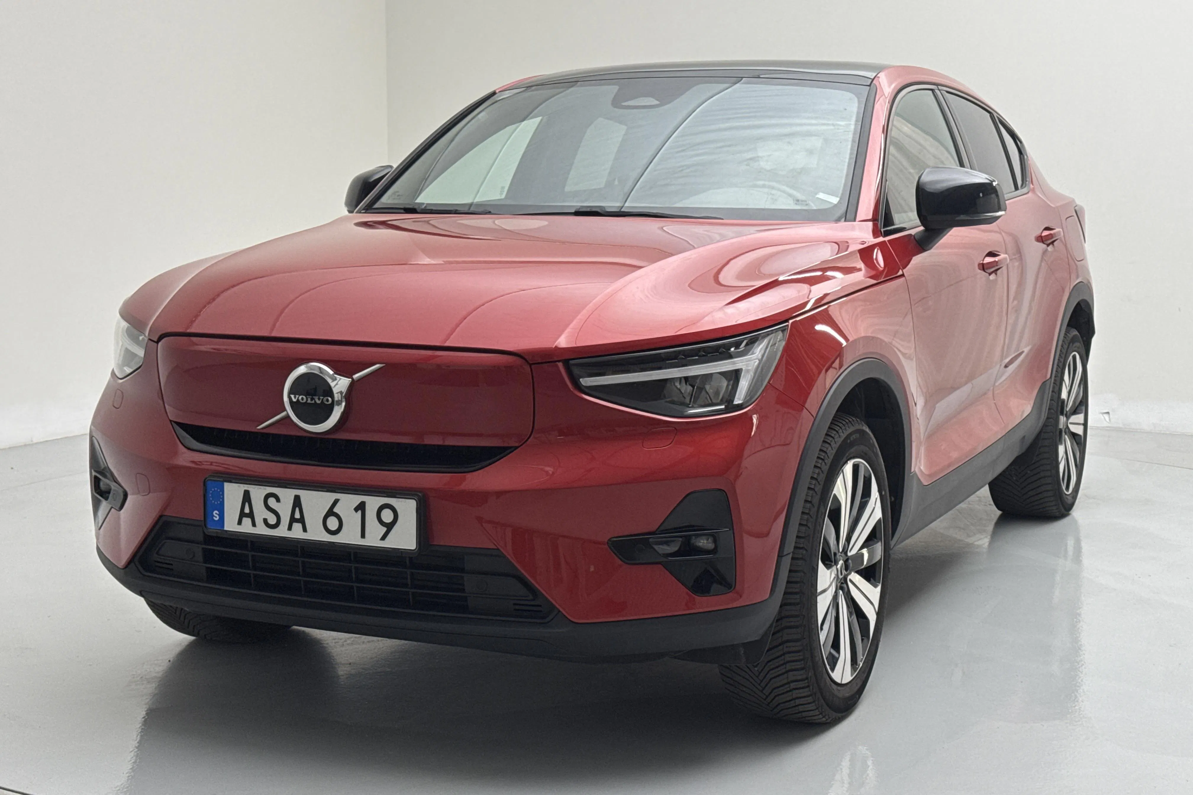 Presentation photo 1 of 18: Volvo C40 Recharge (231hk) - 59 100 km - Automatic - red - 2023