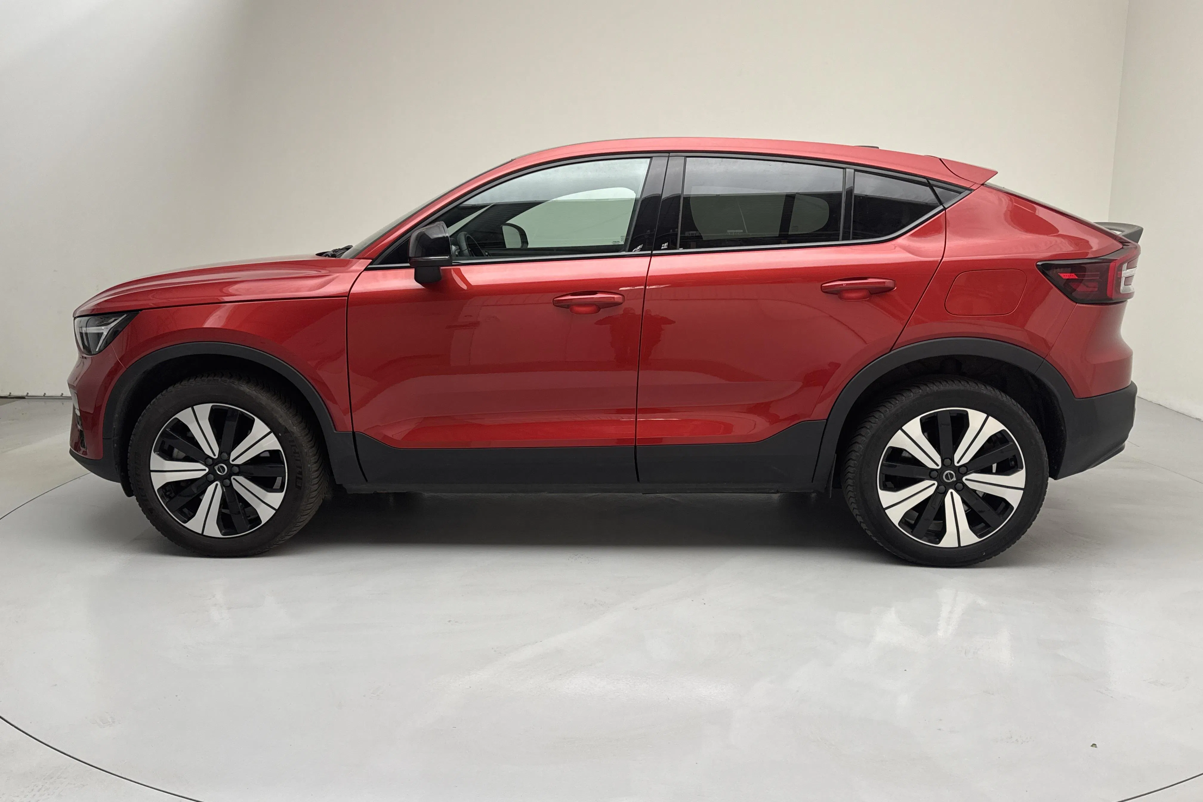 Presentation photo 2 of 18: Volvo C40 Recharge (231hk) - 59 100 km - Automatic - red - 2023