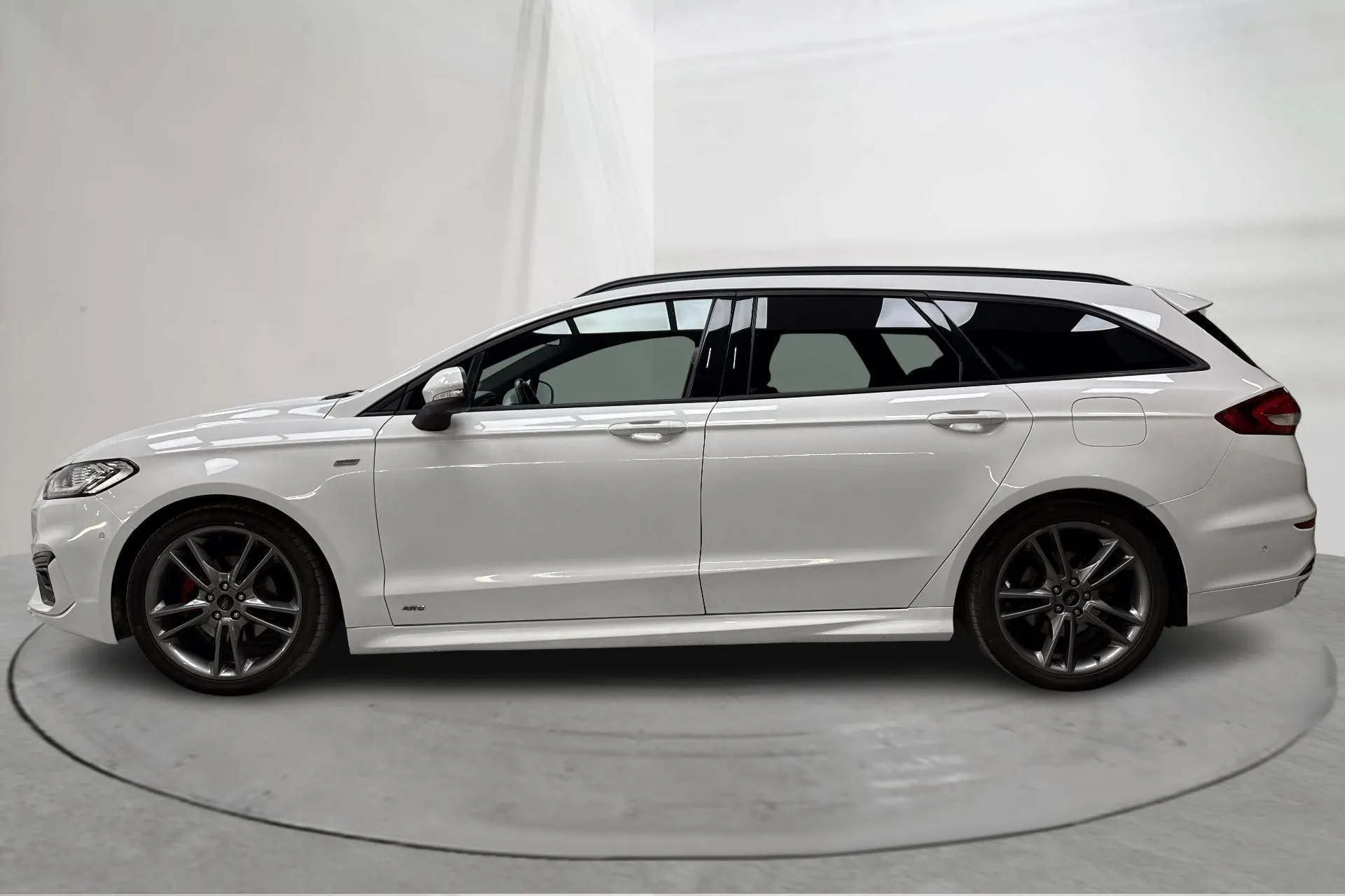 Presentation photo 2 of 18: Ford Mondeo 2.0 TDCi AWD Kombi (190hk) - 170 560 km - Automatic - white - 2021