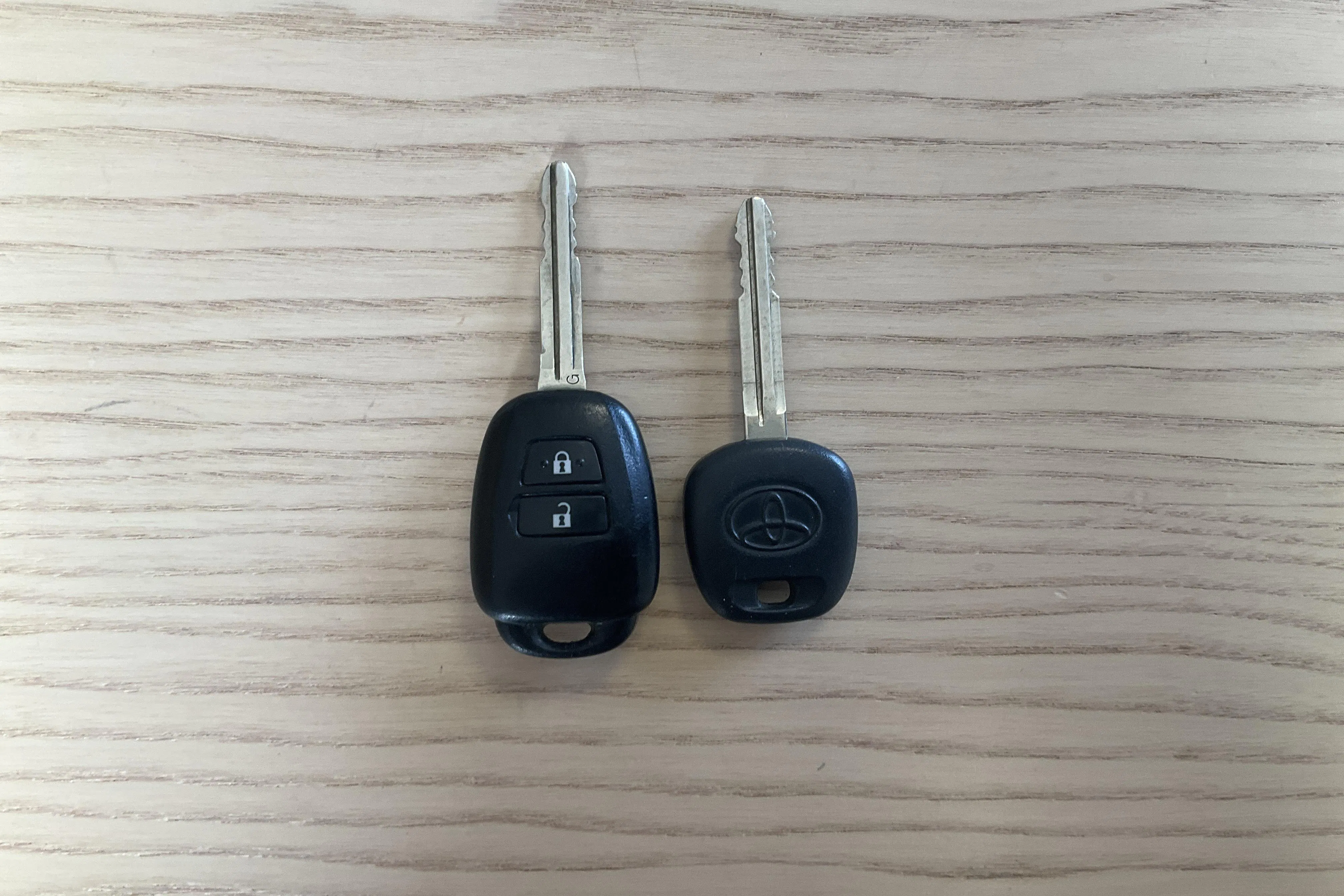 Presentationsfoto 12 av 12: Toyota Verso S 1.33 (99hk) - 7 954 mil - Automat - röd - 2012