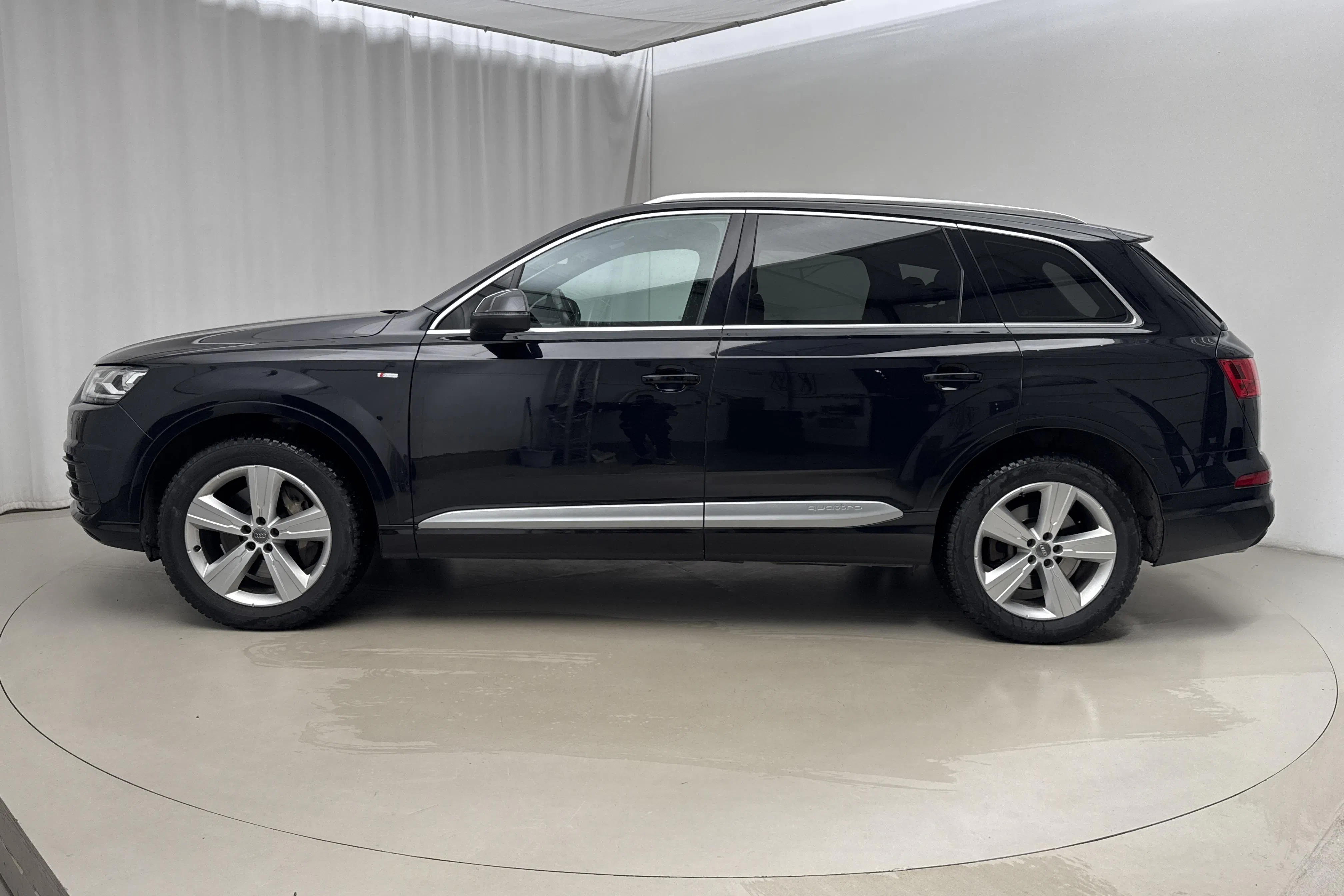 Presentationsfoto 2 av 19: Audi Q7 3.0 TDI quattro (272hk) - 17 763 mil - Automat - svart - 2016