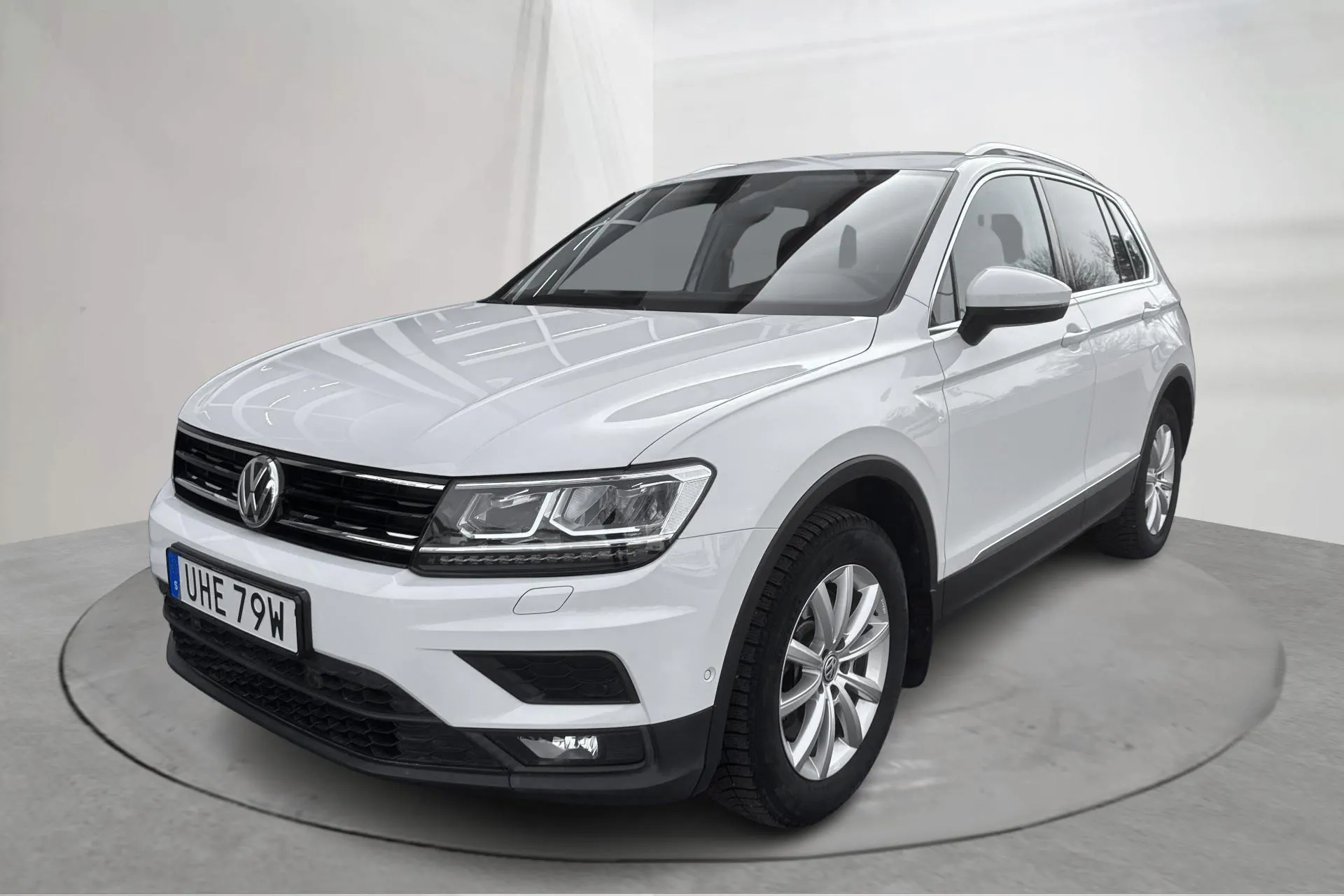 Presentationsfoto 1 av 14: VW Tiguan 2.0 TSI 4MOTION (190hk) - 5 825 mil - Automat - vit - 2020