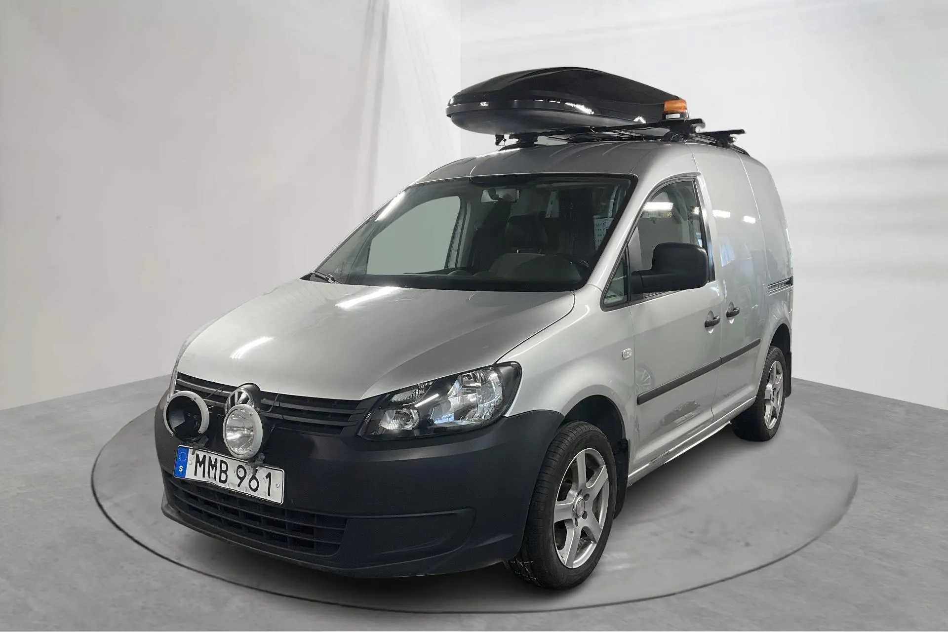 Presentationsfoto 1 av 18: VW Caddy 2.0 TDI Skåp 4-motion (140hk) - 11 641 mil - Automat - silver - 2015