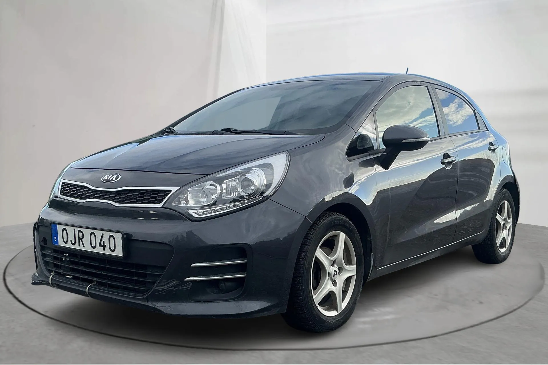 Presentationsfoto 1 av 14: KIA Rio 1.2 (85hk) - 14 853 mil - Manuell - grå - 2016