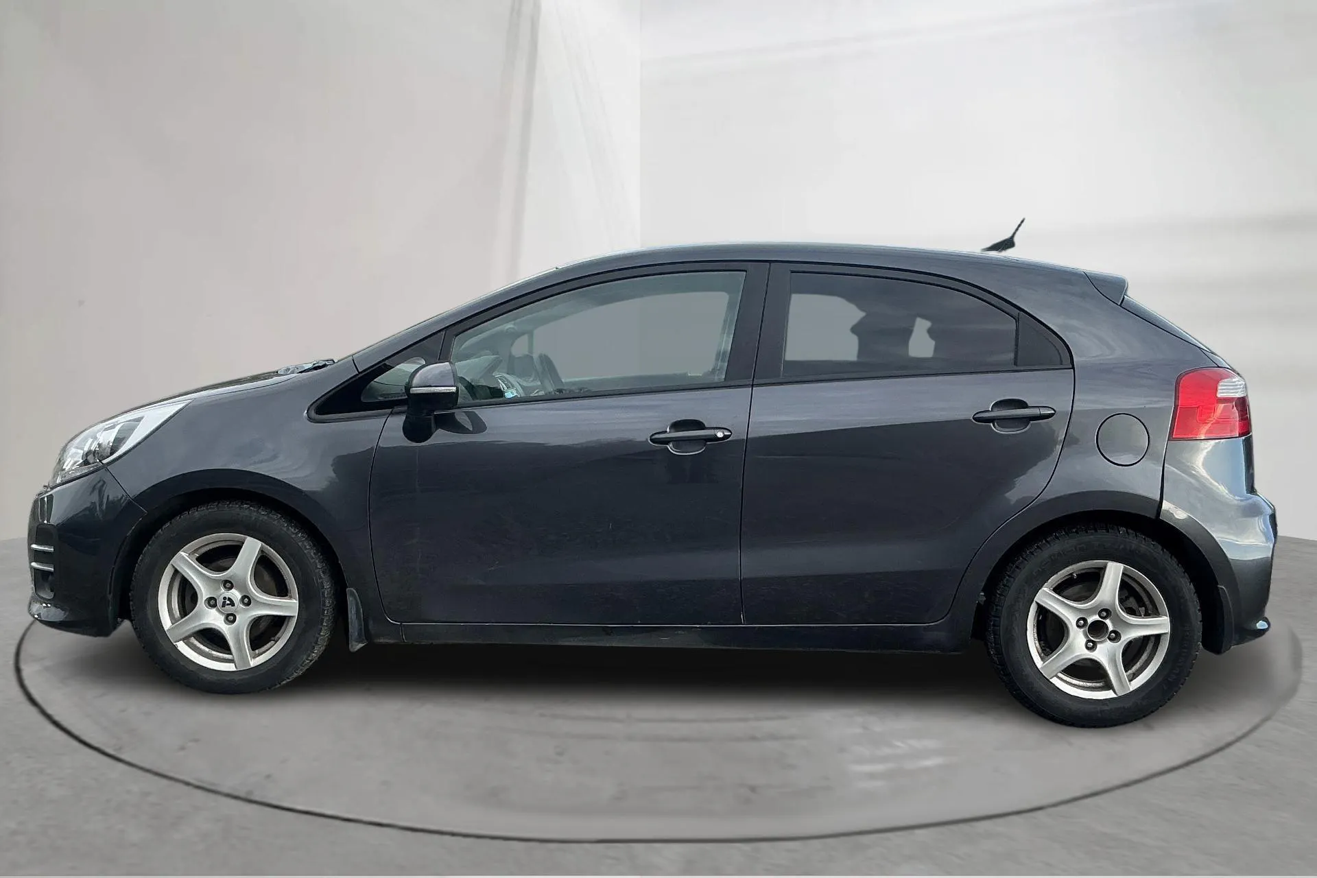 Presentationsfoto 2 av 14: KIA Rio 1.2 (85hk) - 14 853 mil - Manuell - grå - 2016