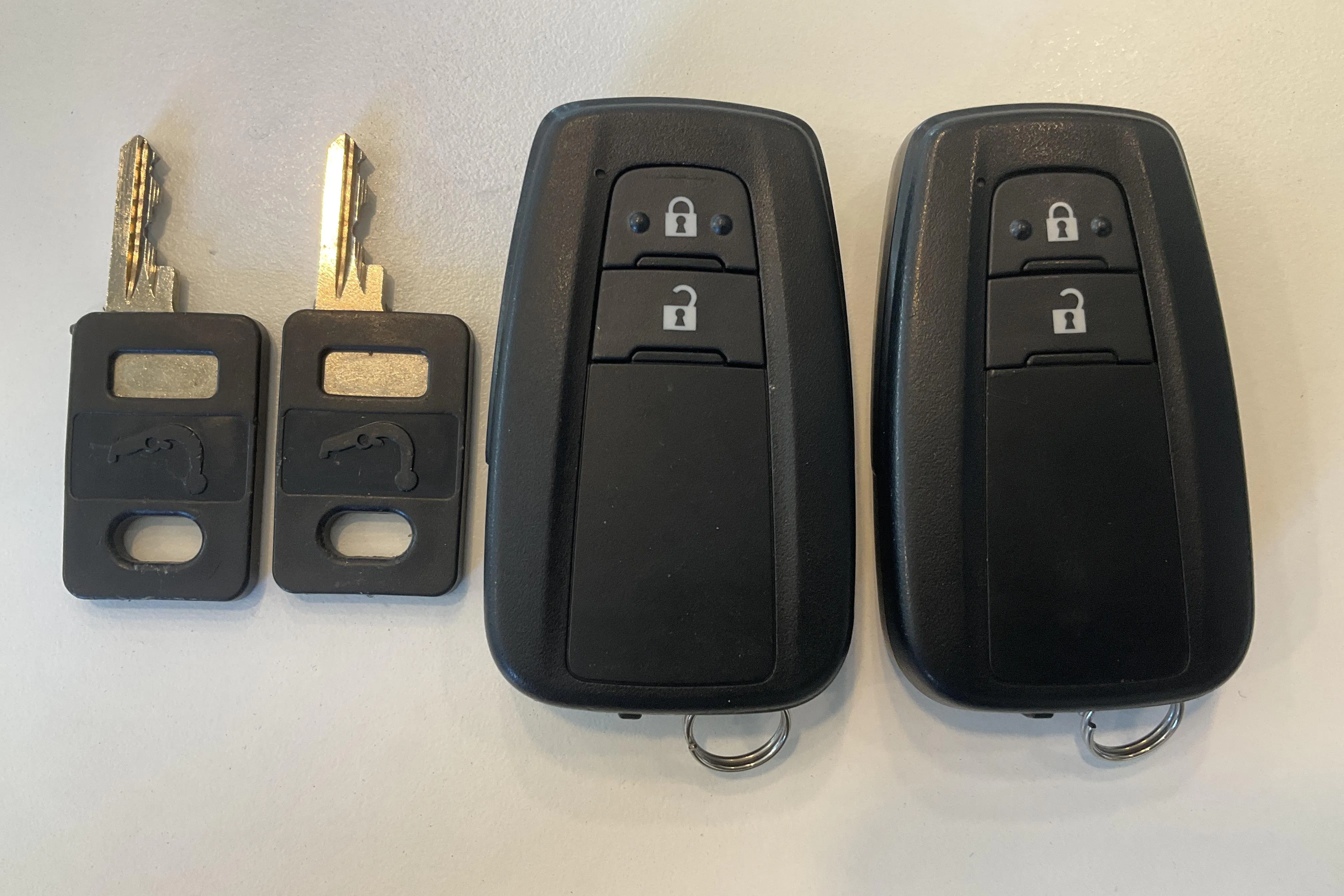 Presentationsfoto 22 av 22: Toyota C-HR 2.0 HSD (184hk) - 2 929 mil - Automat - svart - 2023