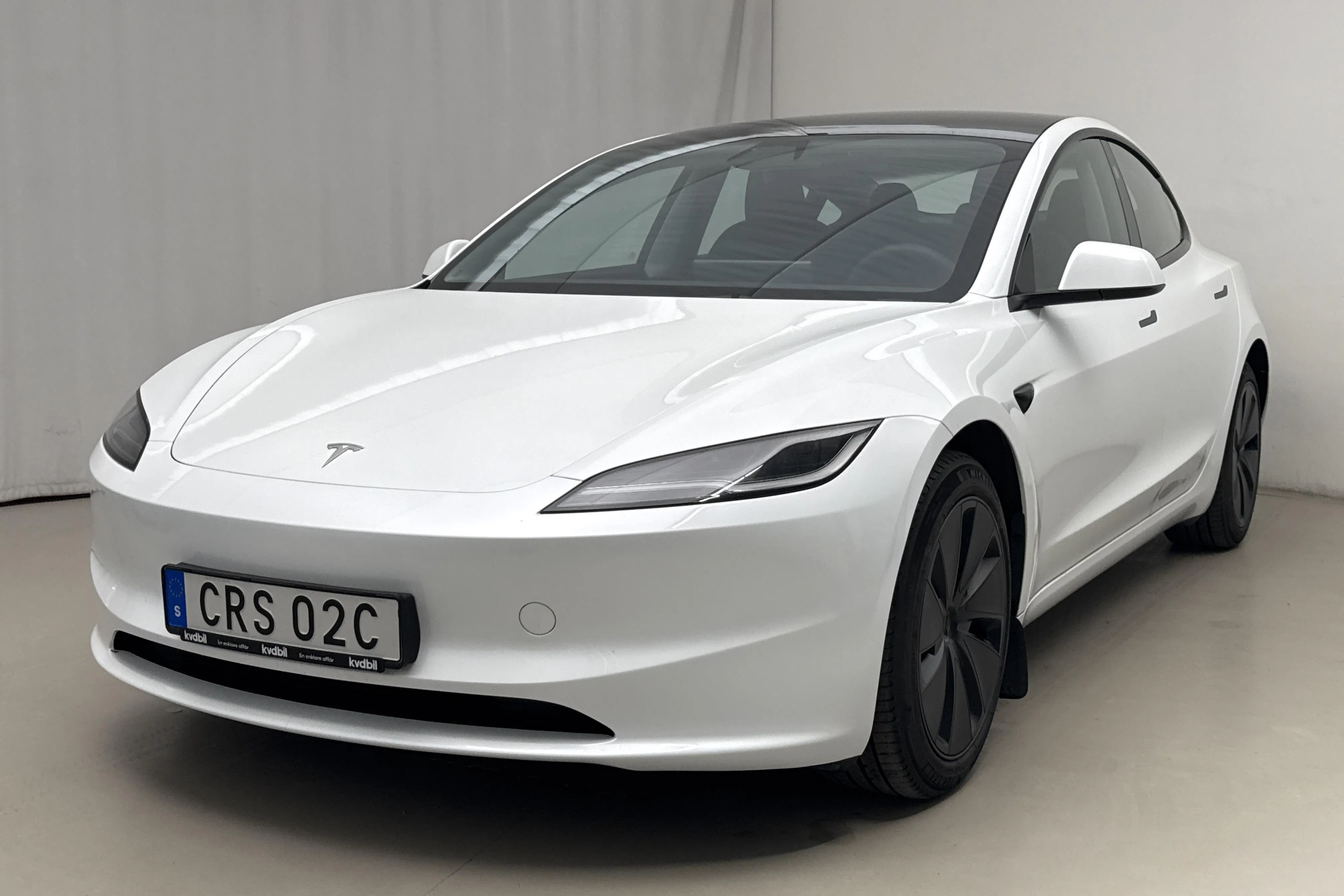 Presentationsfoto 1 av 27: Tesla Model 3 Long Range Dual Motor AWD - 6 801 mil - Automat - vit - 2024