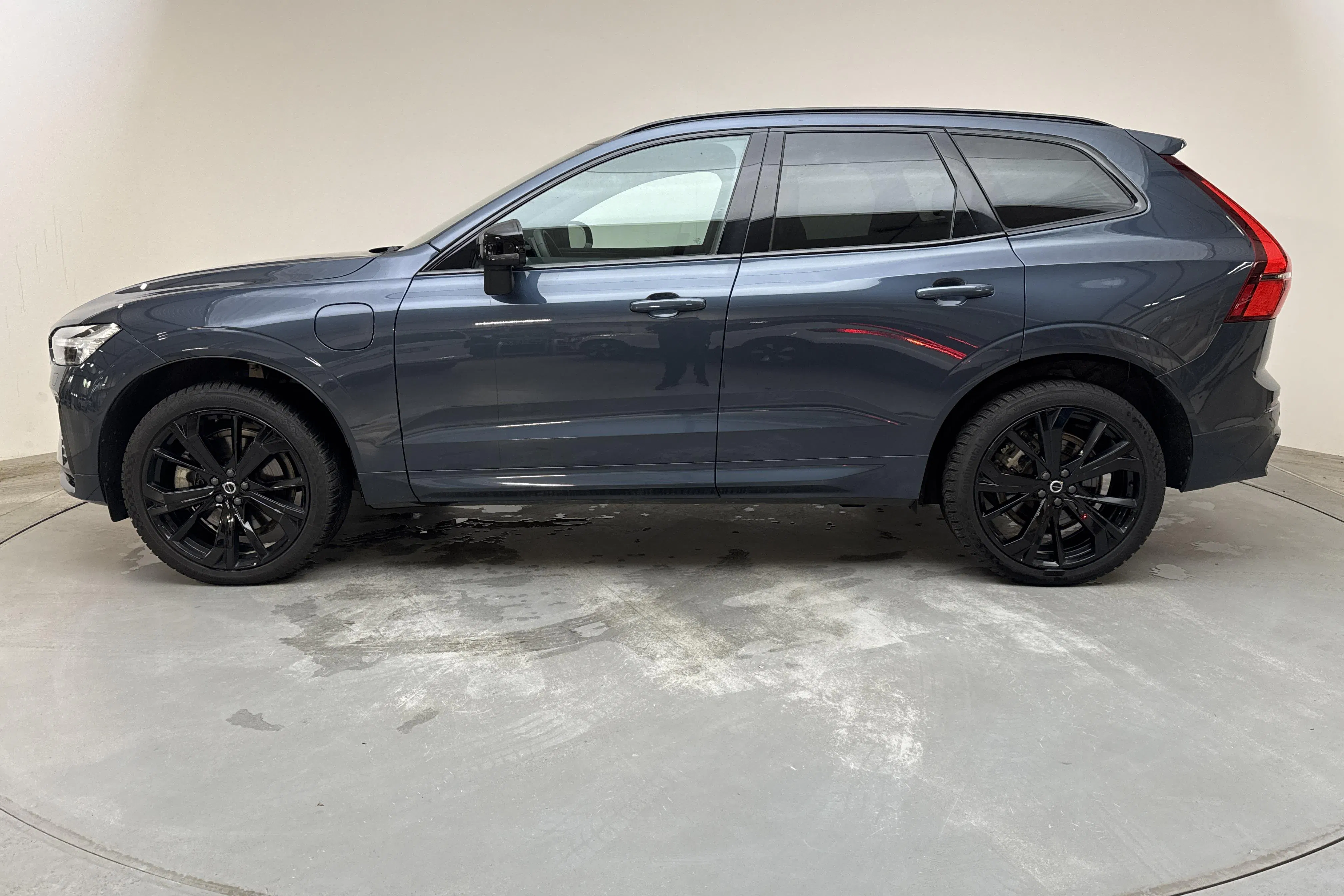 Presentationsfoto 2 av 17: Volvo XC60 T6 AWD Recharge (350hk) - 2 030 mil - Automat - Dark Blue - 2026