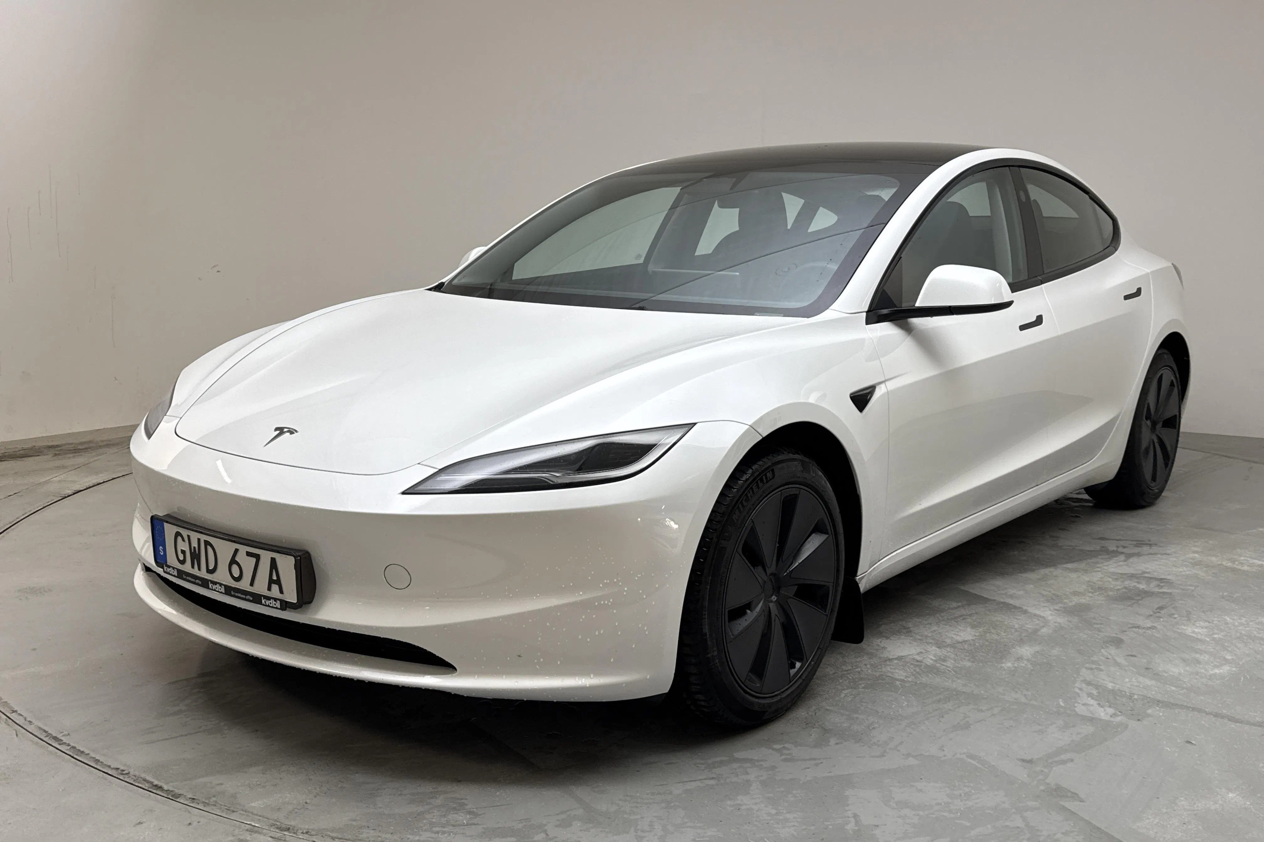 Presentation photo 1 of 20: Tesla Model 3 Long Range Dual Motor AWD - 62 250 km - Automatic - white - 2024