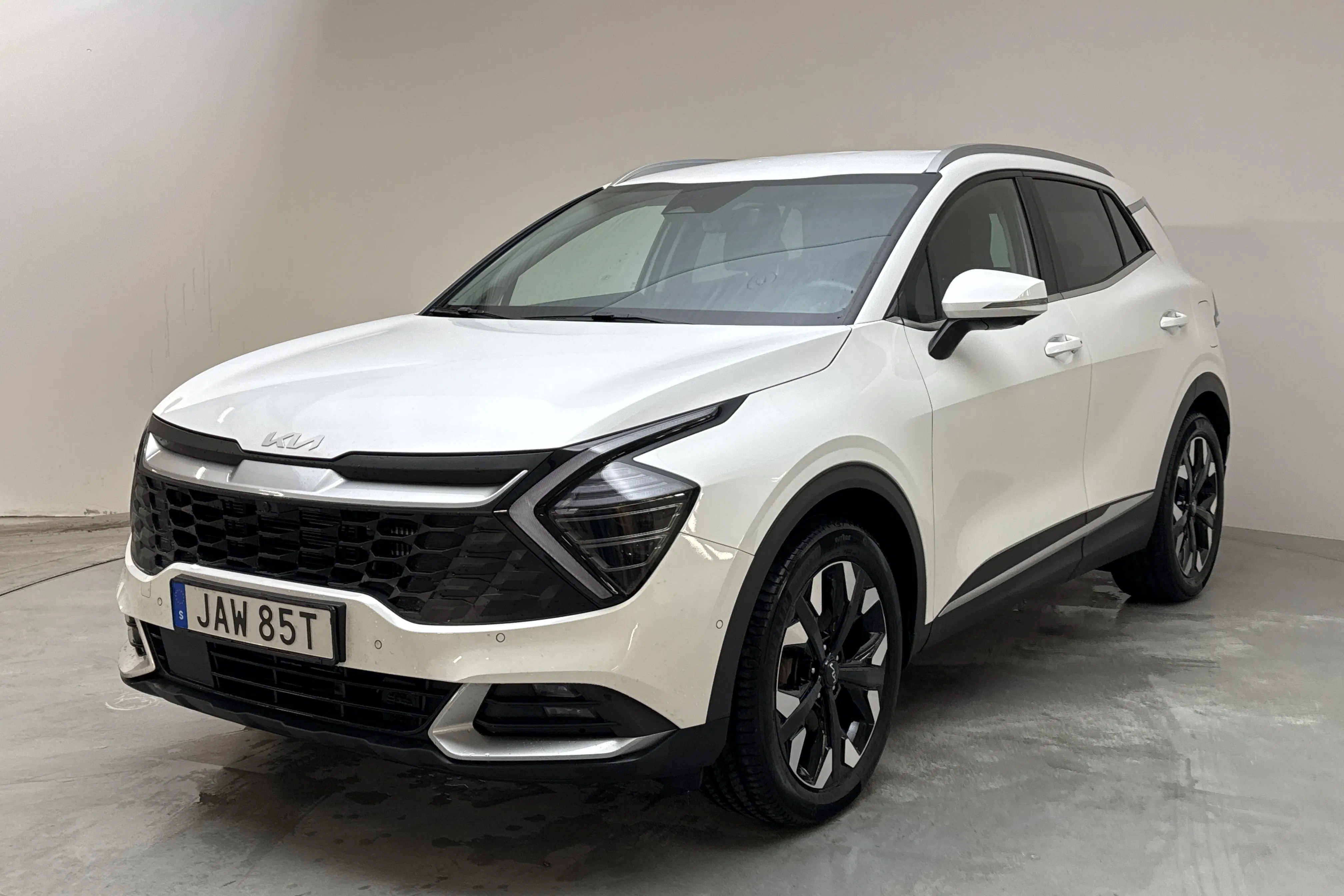 Presentation photo 1 of 17: KIA Sportage PHEV AWD (265hk) - 73 690 km - Automatic - white - 2025