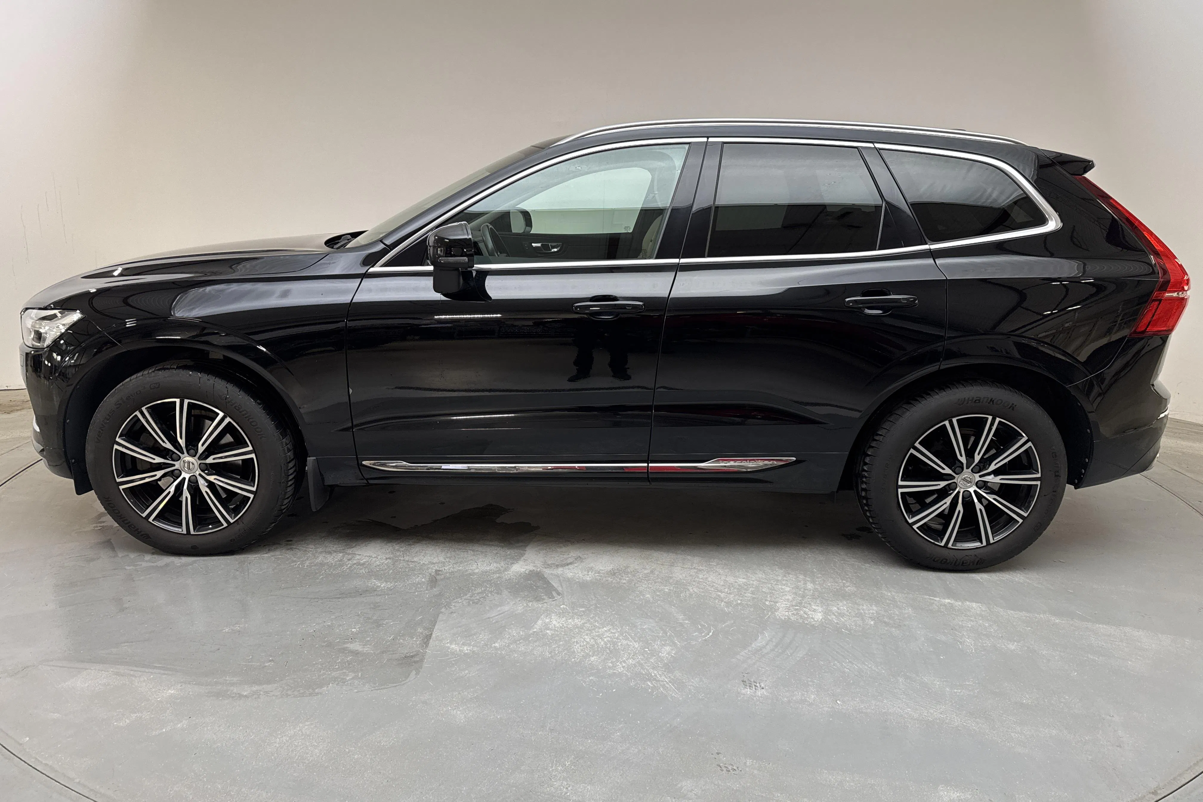 Presentationsfoto 2 av 17: Volvo XC60 D4 AWD (190hk) - 17 954 mil - Automat - svart - 2018