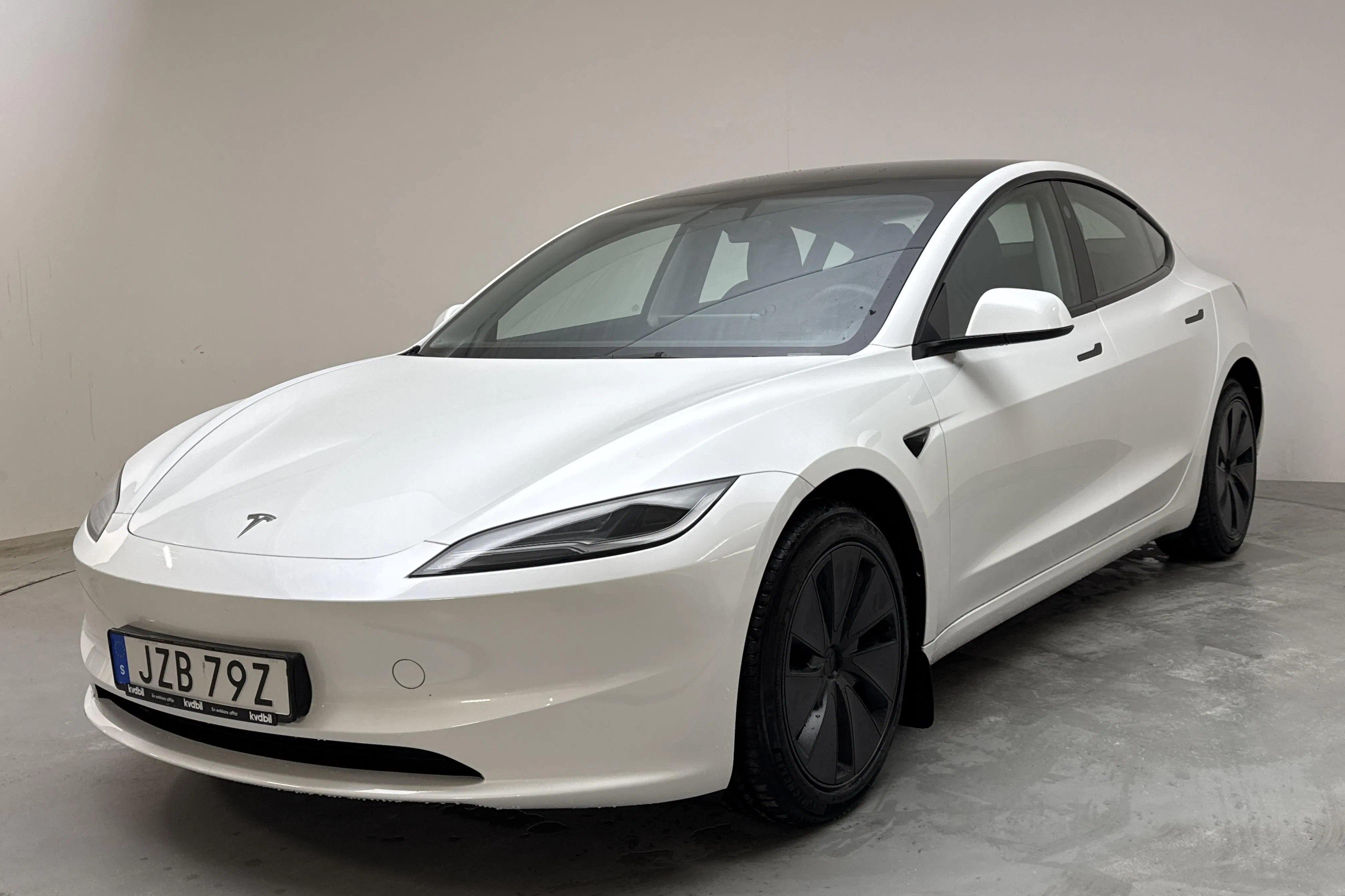 Presentationsfoto 1 av 18: Tesla Model 3 Long Range Dual Motor AWD - 3 675 mil - Automat - vit - 2024