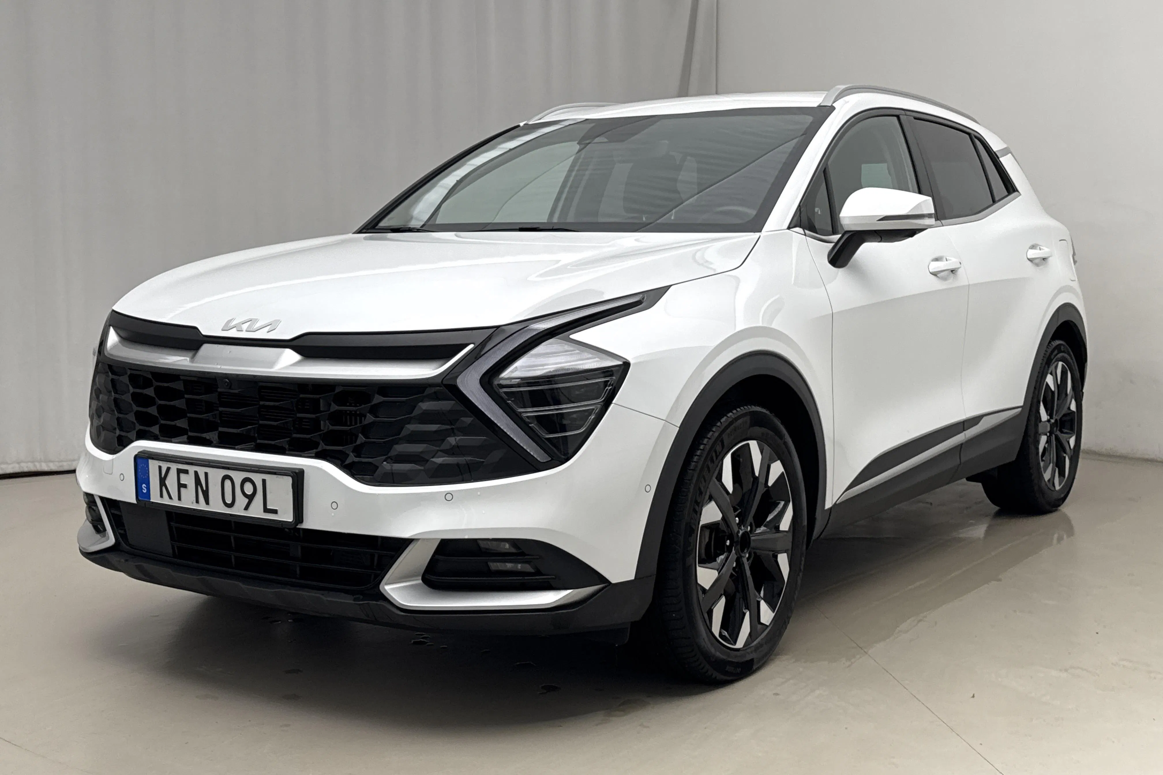 Presentation photo 1 of 23: KIA Sportage PHEV AWD (265hk) - 85 050 km - Automatic - white - 2025
