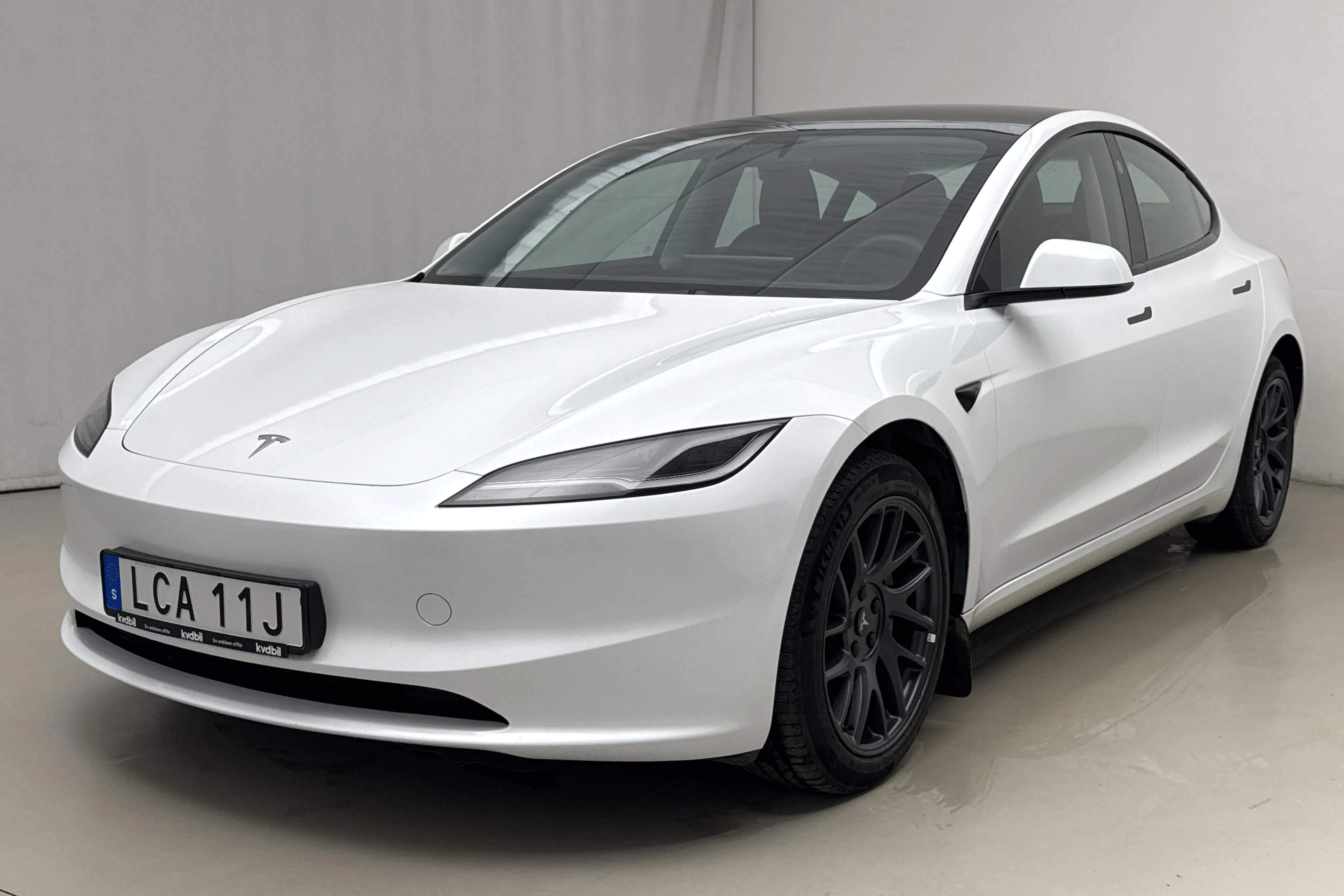 Presentation photo 1 of 24: Tesla Model 3 Long Range Dual Motor AWD - 63 510 km - Automatic - white - 2024