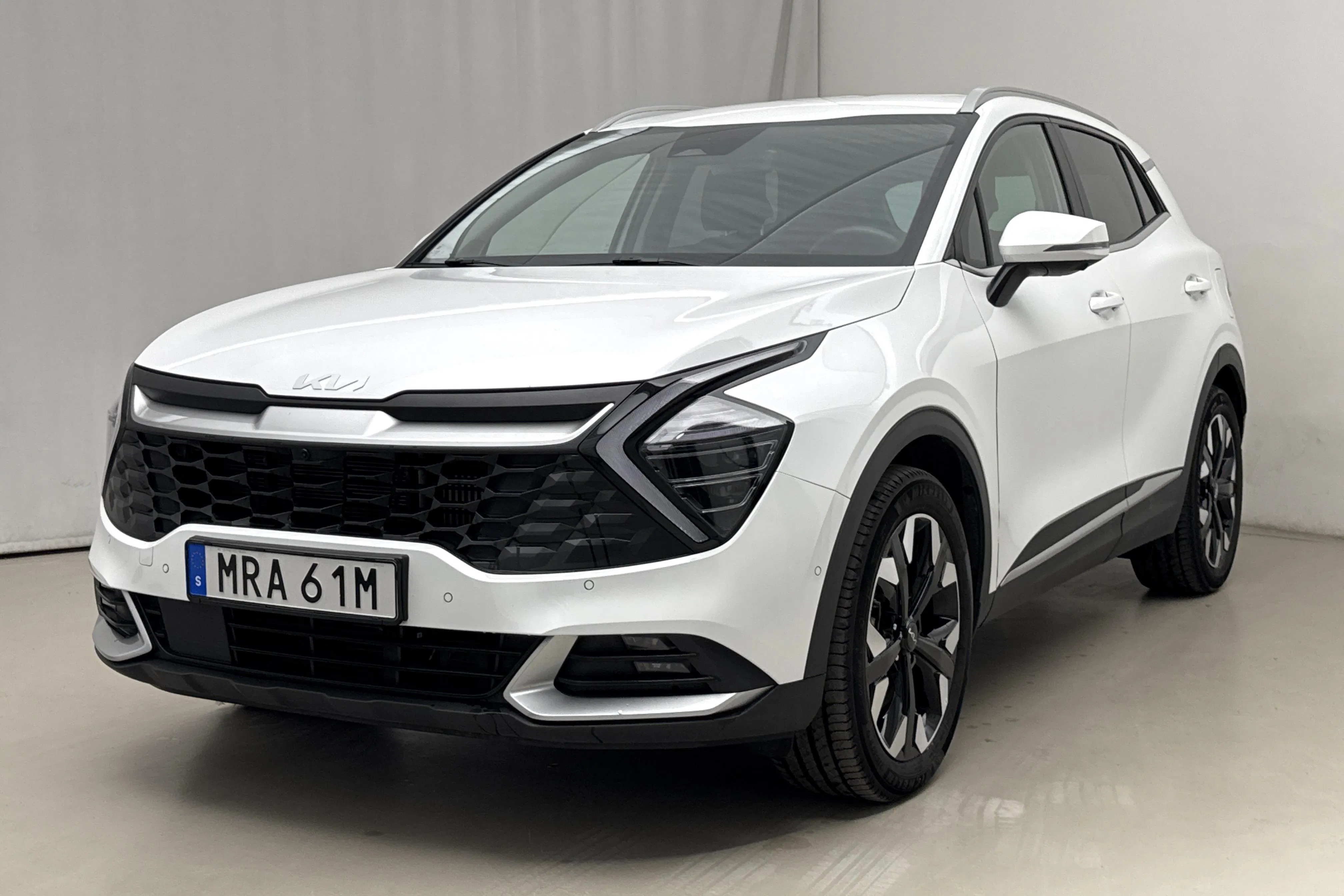 Presentation photo 1 of 22: KIA Sportage PHEV AWD (265hk) - 79 880 km - Automatic - white - 2025