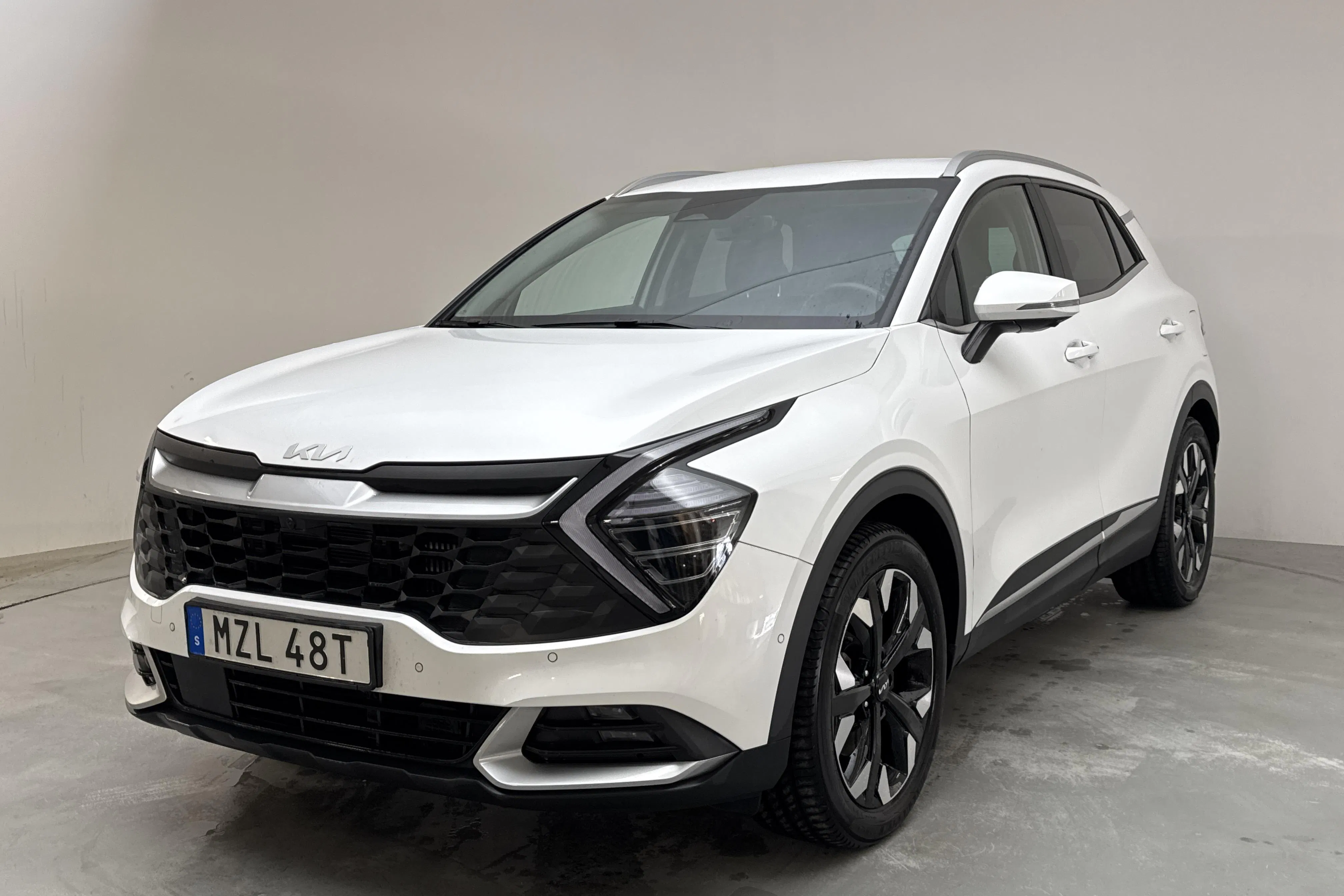 Presentation photo 1 of 15: KIA Sportage PHEV AWD (265hk) - 70 710 km - Automatic - white - 2025