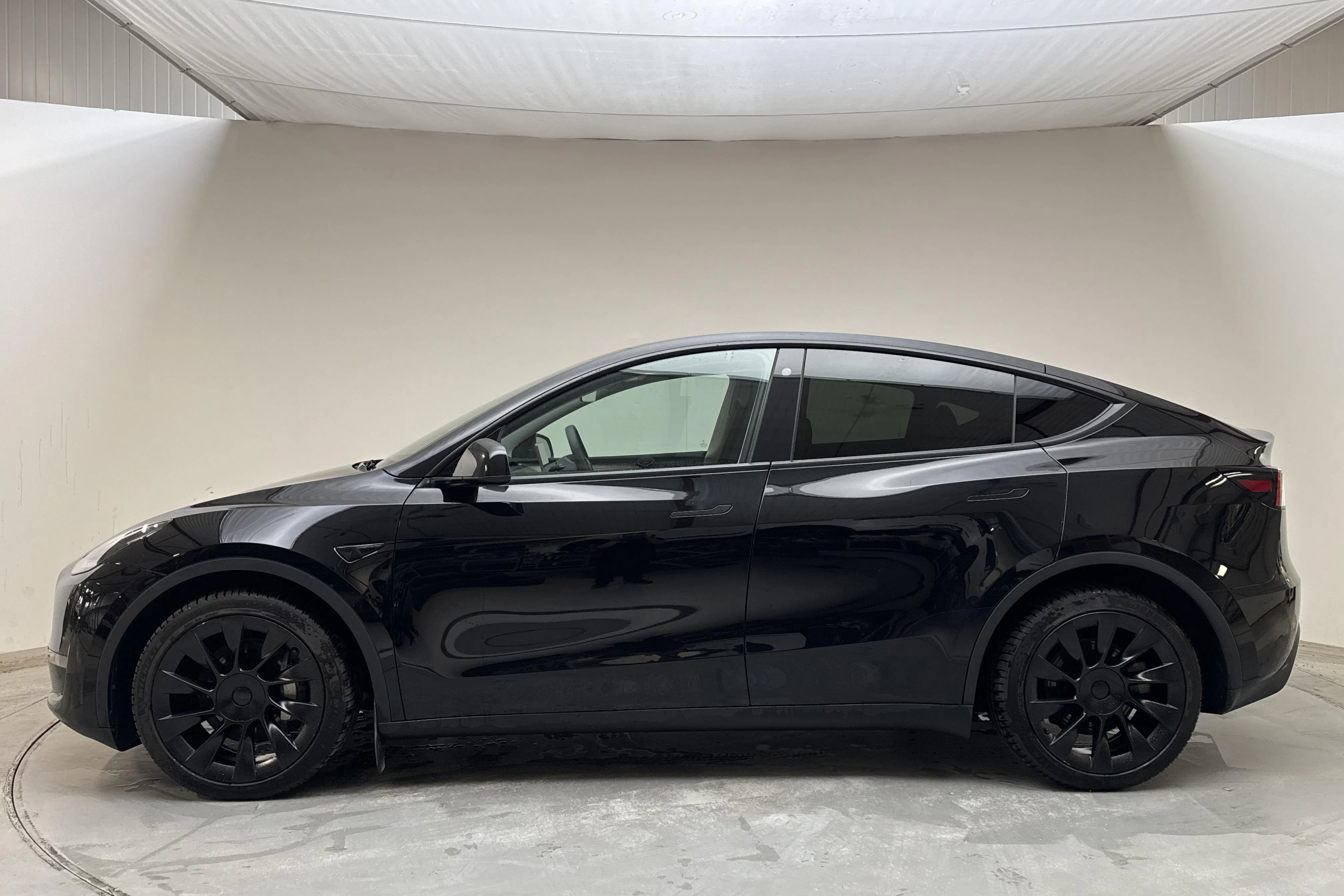 Presentation photo 2 of 19: Tesla Model Y Long Range Dual Motor AWD - 79 870 km - Automatic - black - 2023