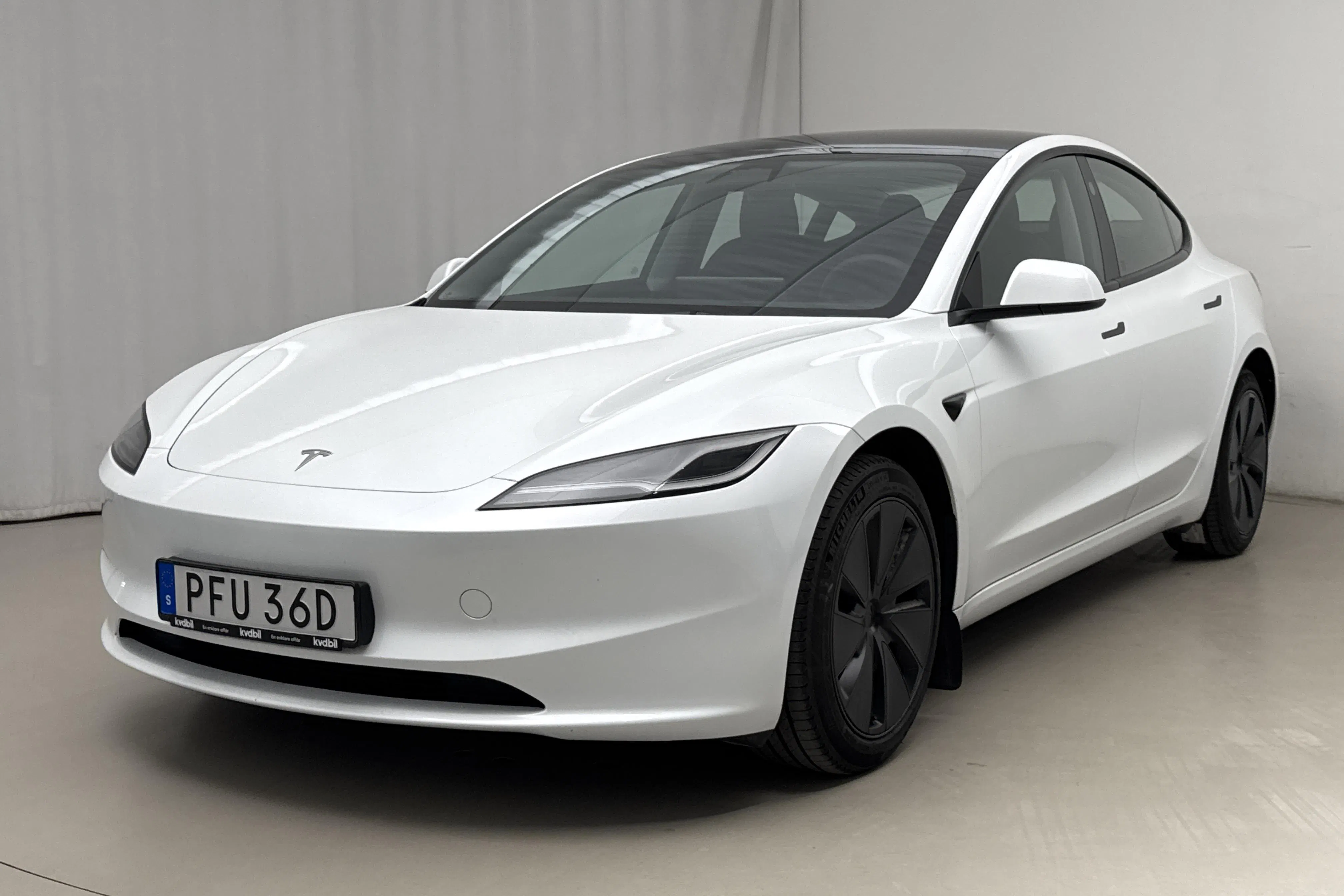 Presentationsfoto 1 av 23: Tesla Model 3 Long Range Dual Motor AWD - 5 098 mil - Automat - vit - 2024