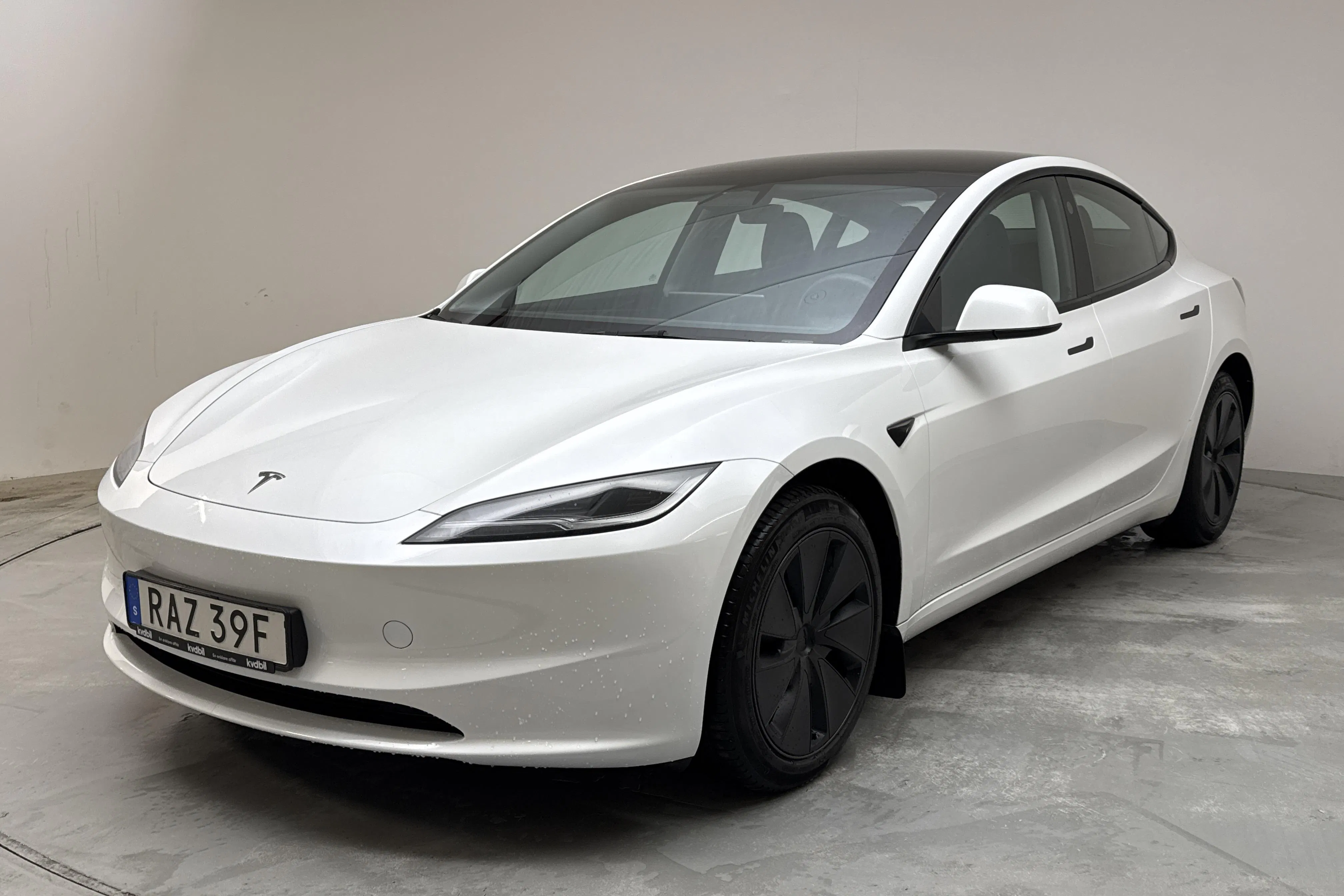 Presentation photo 1 of 19: Tesla Model 3 Long Range Dual Motor AWD - 78 450 km - Automatic - white - 2024