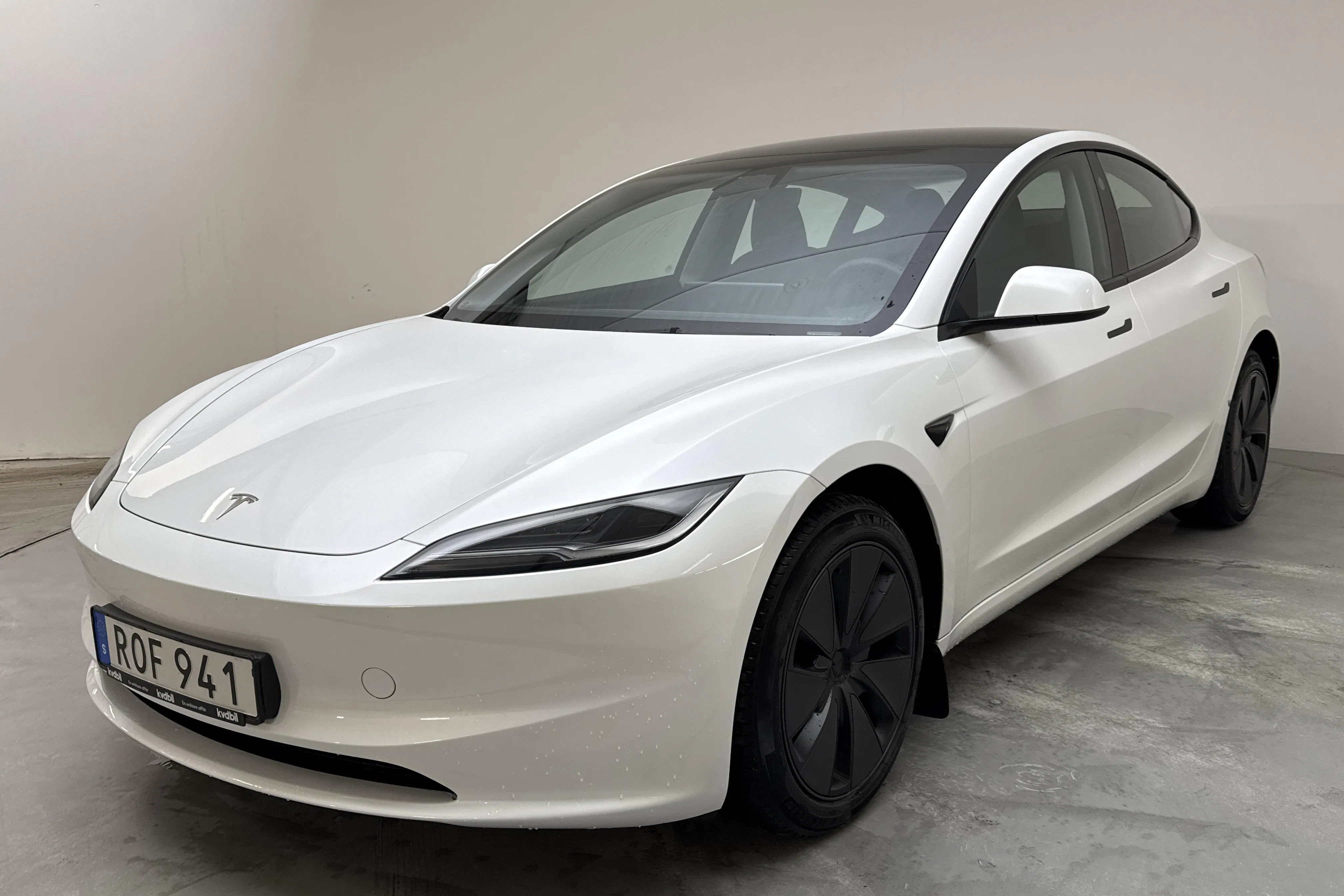 Presentation photo 1 of 18: Tesla Model 3 Long Range Dual Motor AWD - 29 580 km - Automatic - white - 2024