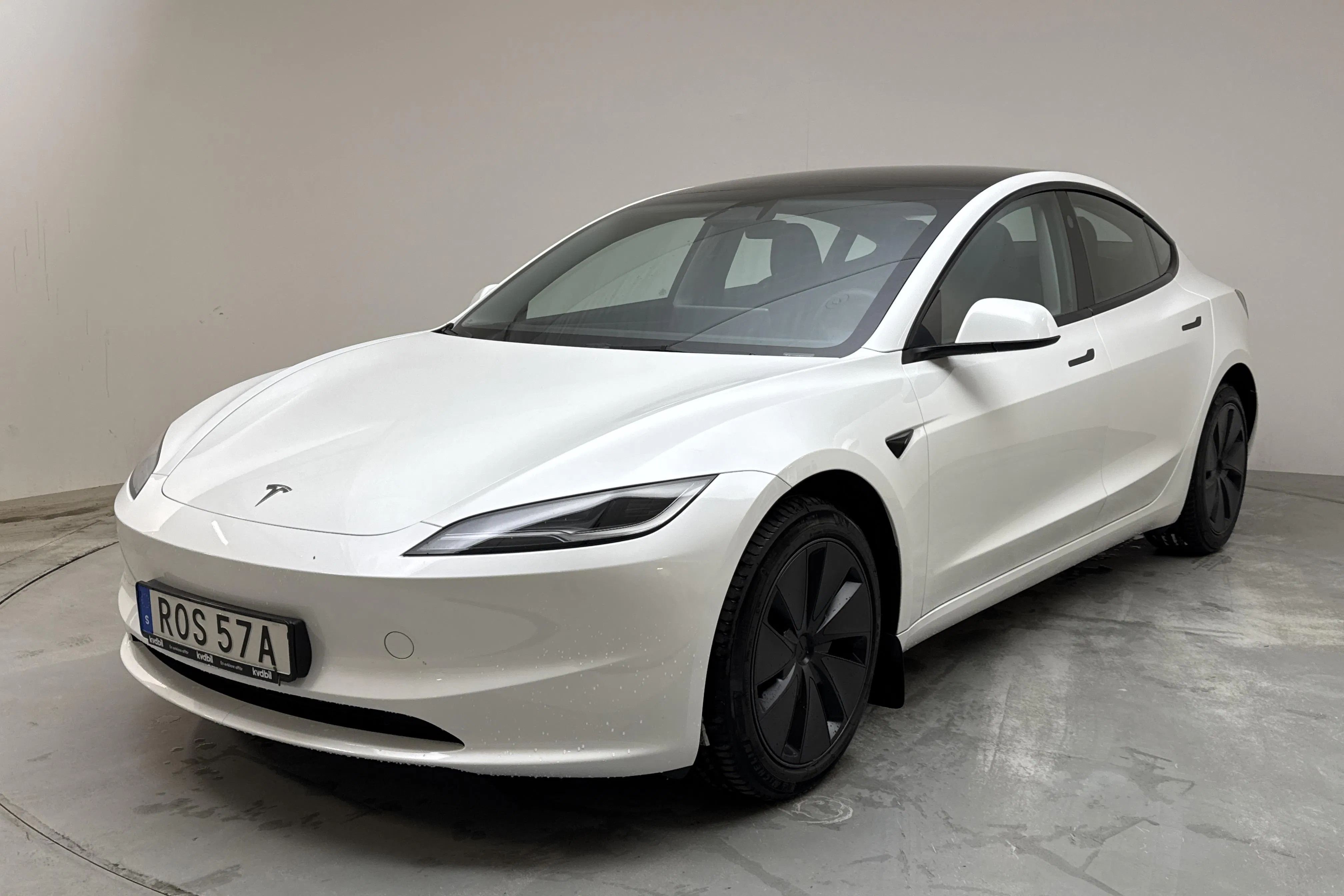 Presentation photo 1 of 20: Tesla Model 3 Long Range Dual Motor AWD - 36 130 km - Automatic - white - 2024