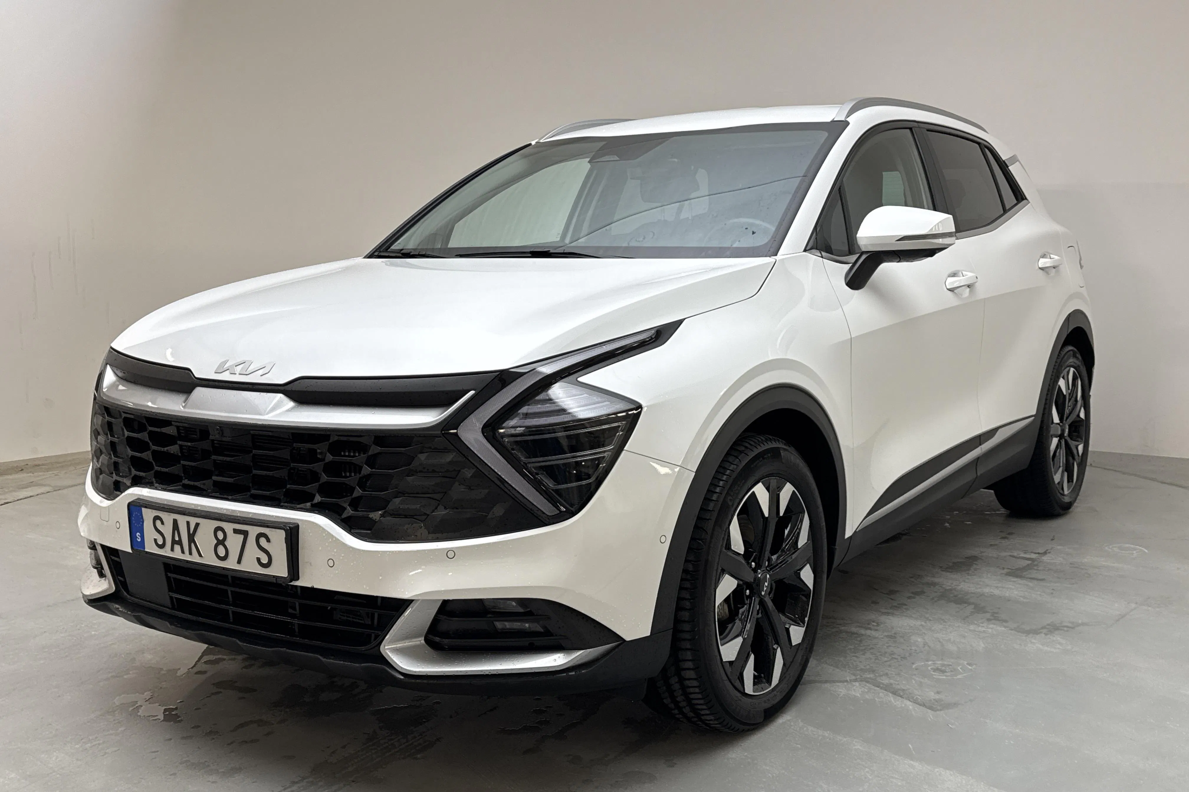 Presentation photo 1 of 16: KIA Sportage PHEV AWD (265hk) - 55 560 km - Automatic - white - 2025