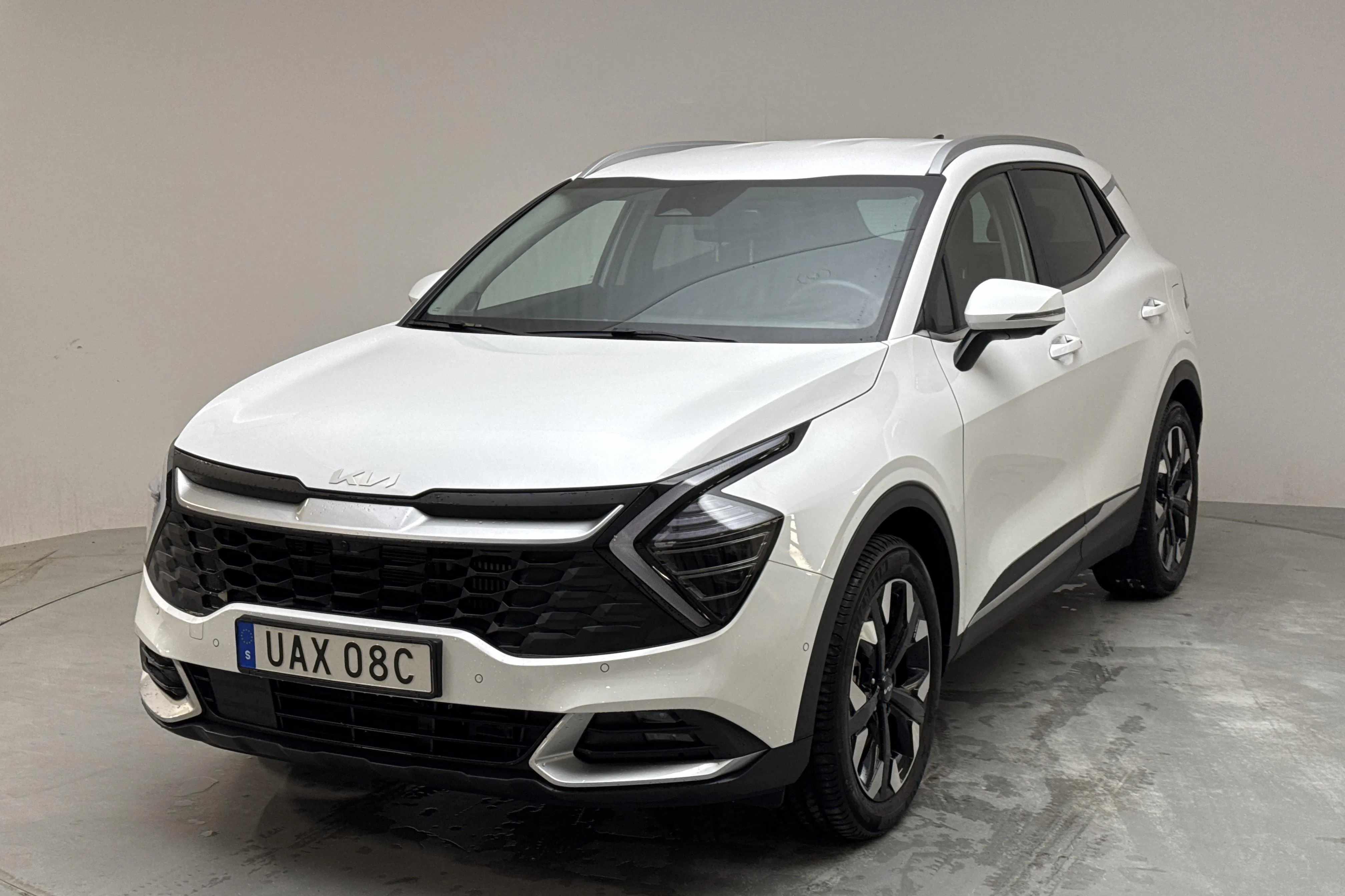 Presentation photo 1 of 17: KIA Sportage PHEV AWD (265hk) - 36 770 km - Automatic - white - 2025