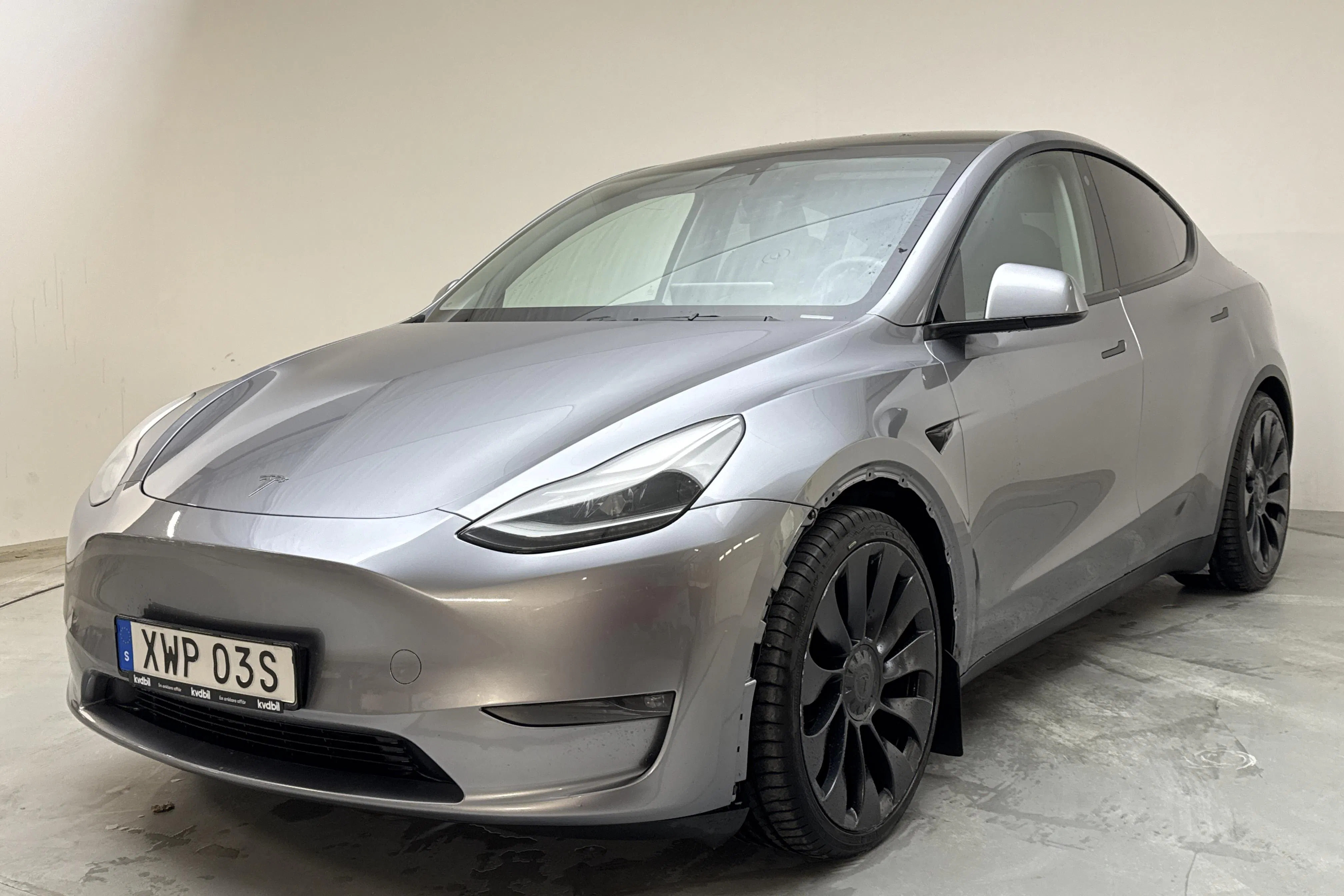 Presentationsfoto 1 av 18: Tesla Model Y Performance Dual Motor AWD - 11 399 mil - Automat - grå - 2023