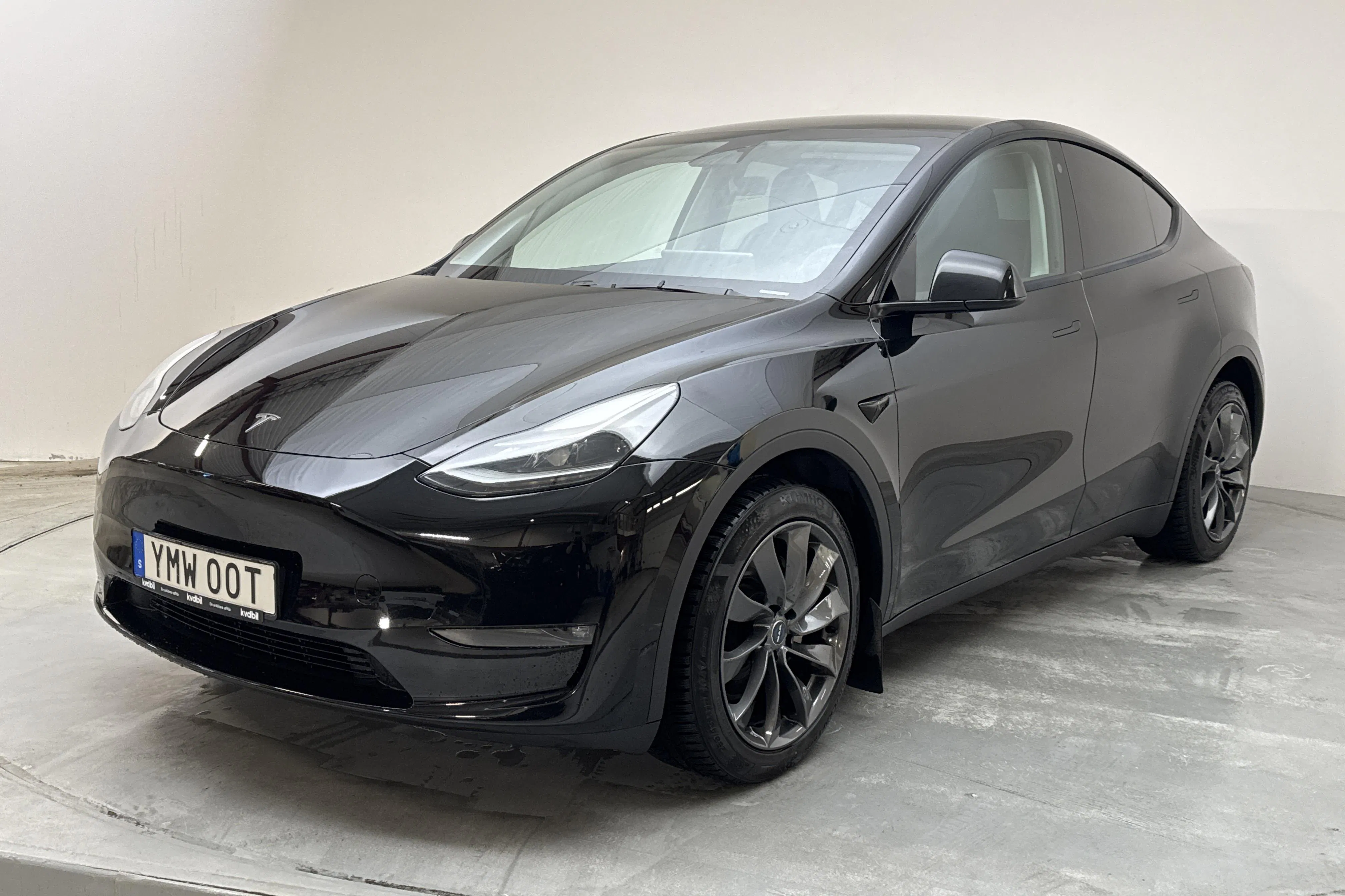 Presentationsfoto 1 av 17: Tesla Model Y Long Range Dual Motor AWD - 6 389 mil - Automat - svart - 2023