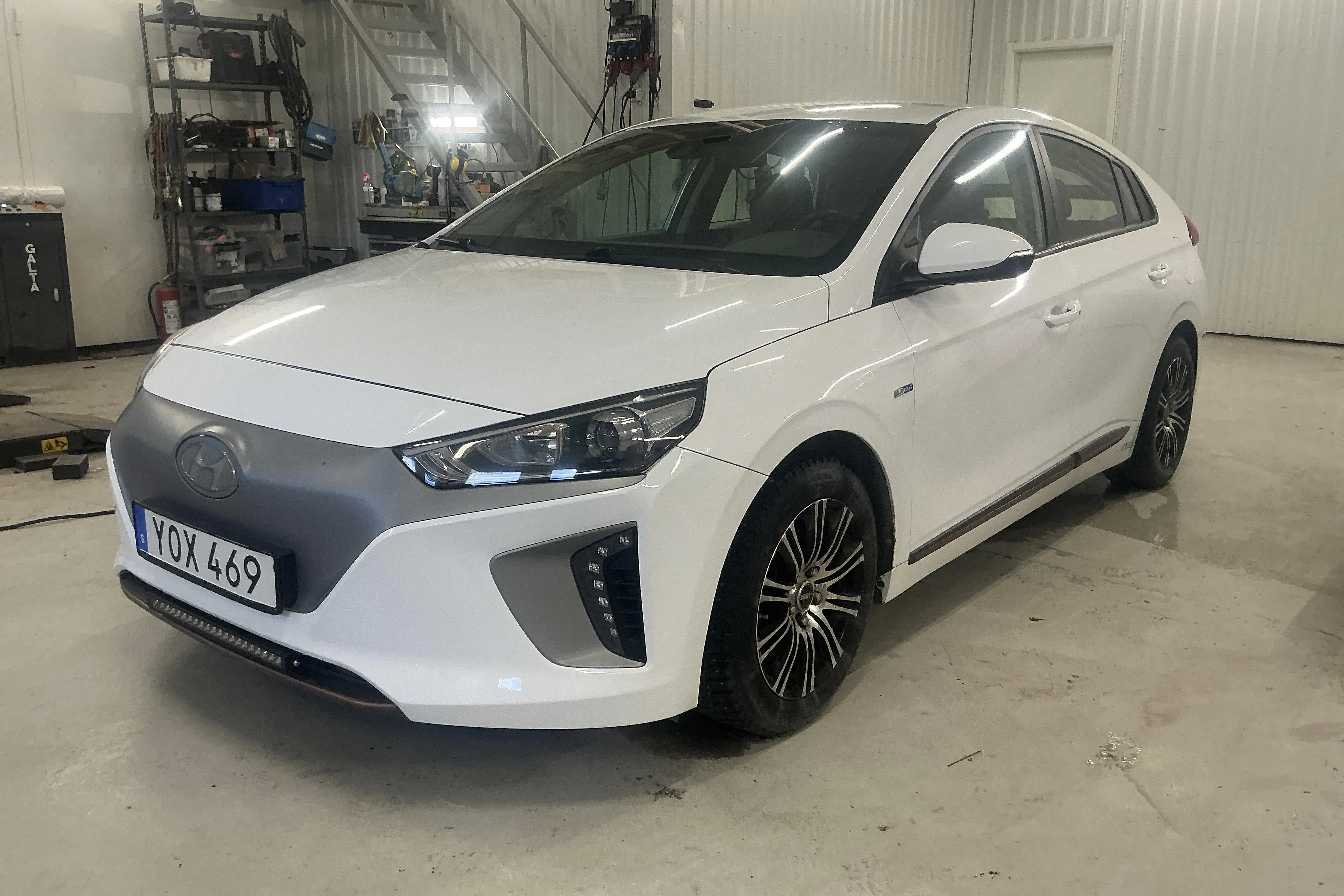 Presentationsfoto 1 av 16: Hyundai IONIQ Electric (120hk) - 12 559 mil - Automat - vit - 2017