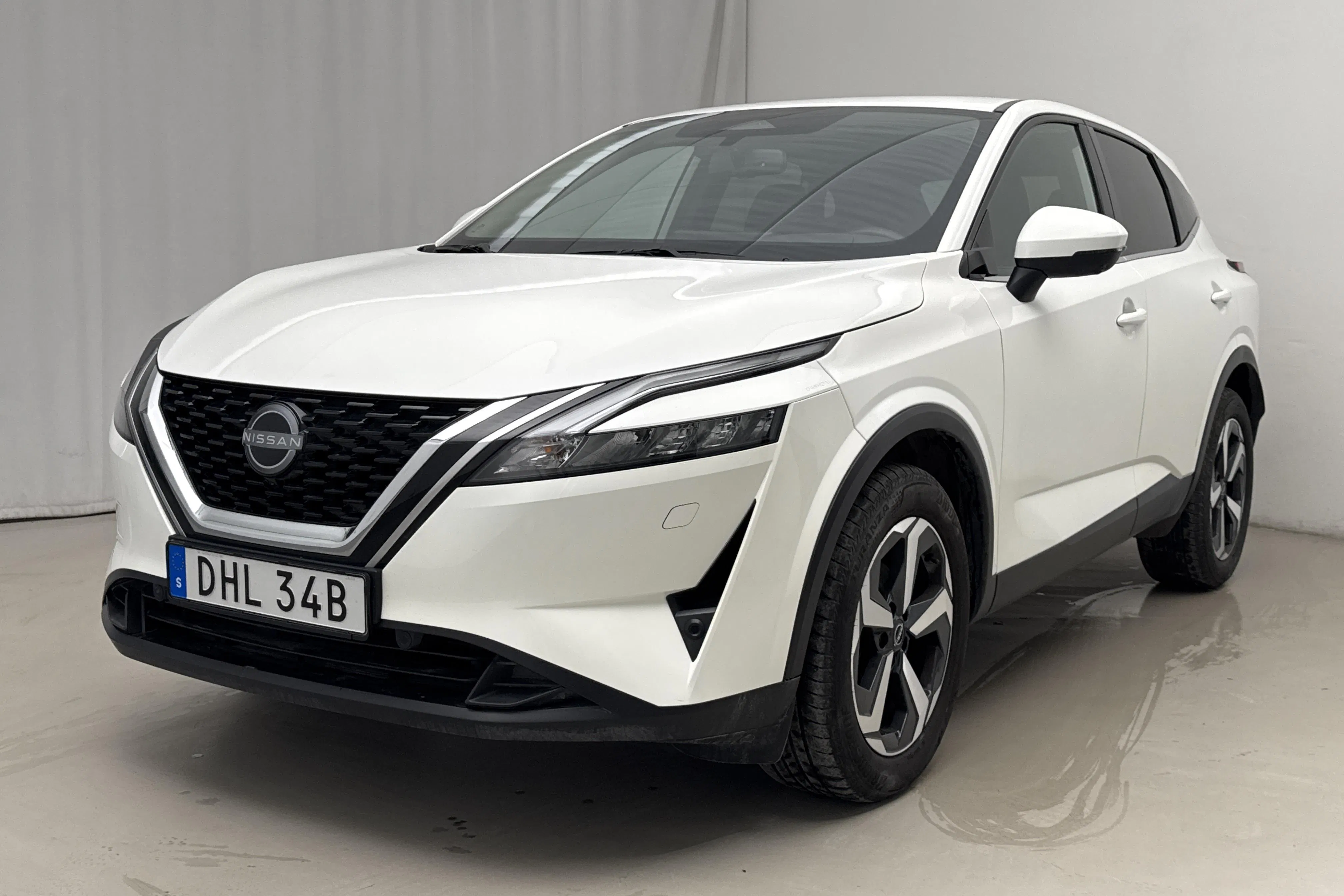 Presentationsfoto 1 av 16: Nissan Qashqai 1.3 MHEV (158hk) - 3 295 mil - Automat - vit - 2023