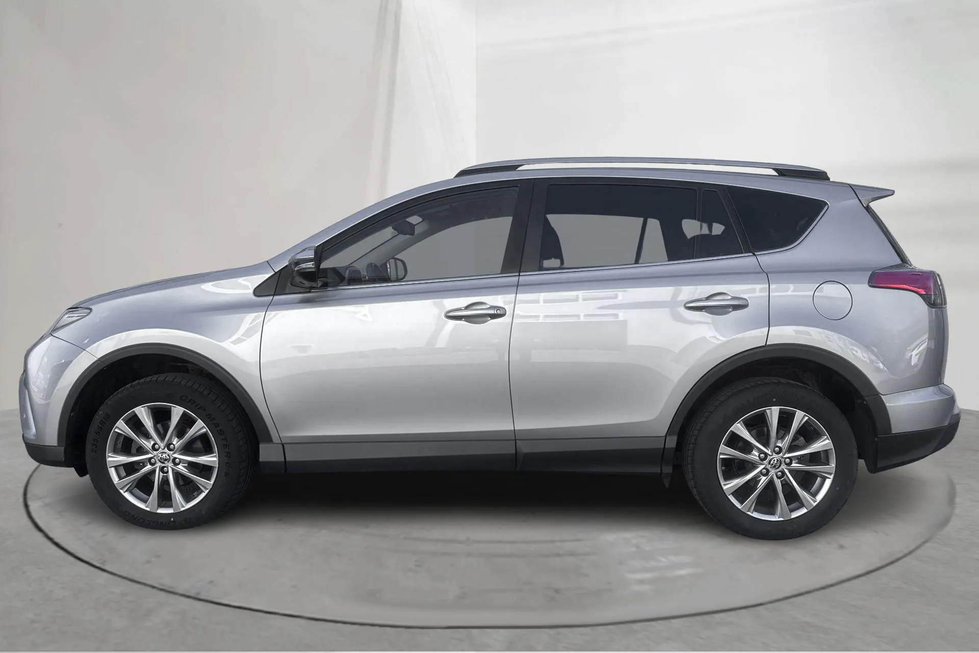 Presentationsfoto 2 av 16: Toyota RAV4 2.0 VVT-i AWD (151hk) - 14 062 mil - Automat - silver - 2017