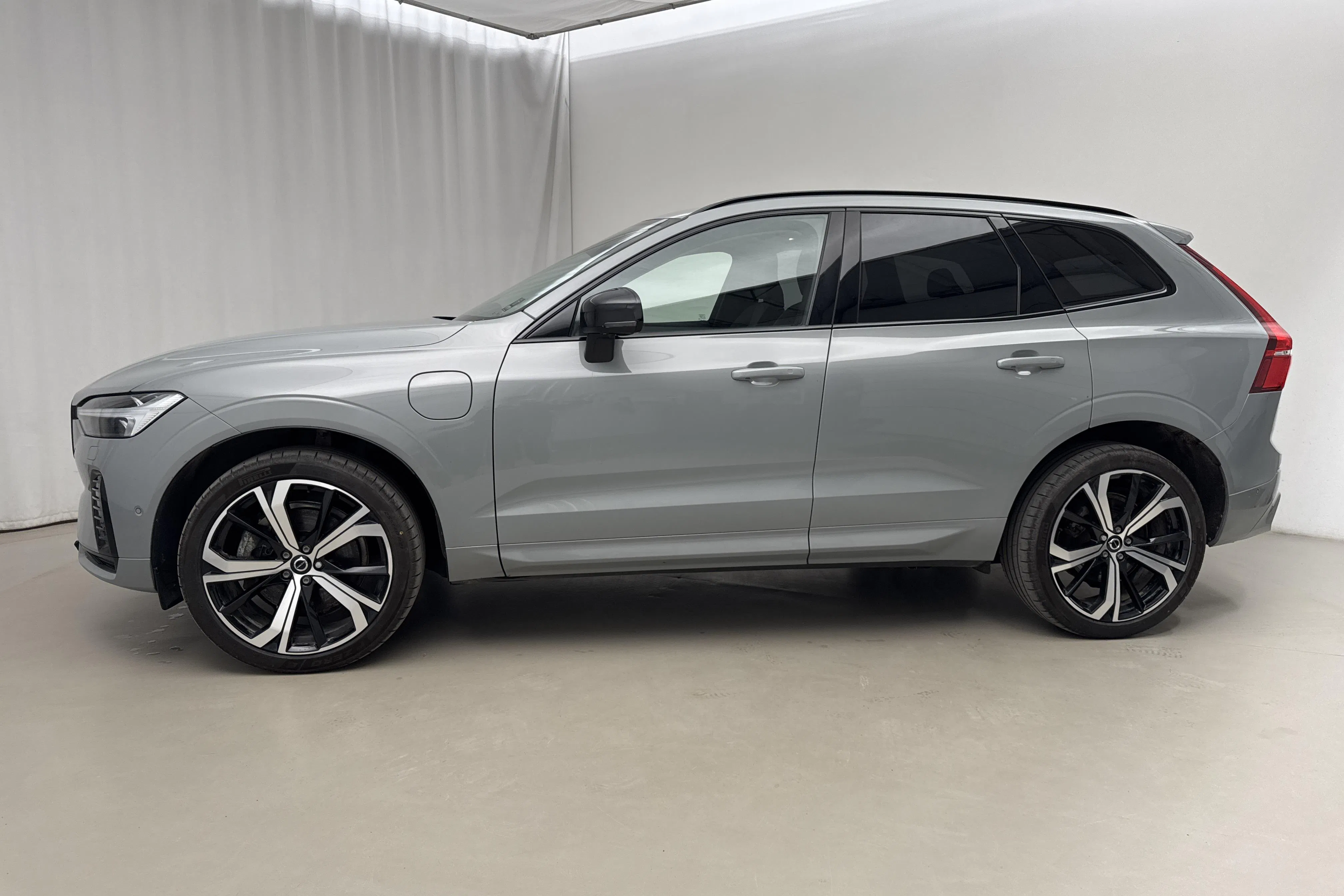 Presentationsfoto 2 av 25: Volvo XC60 T8 AWD Recharge (455hk) - 10 304 mil - Automat - grå - 2024