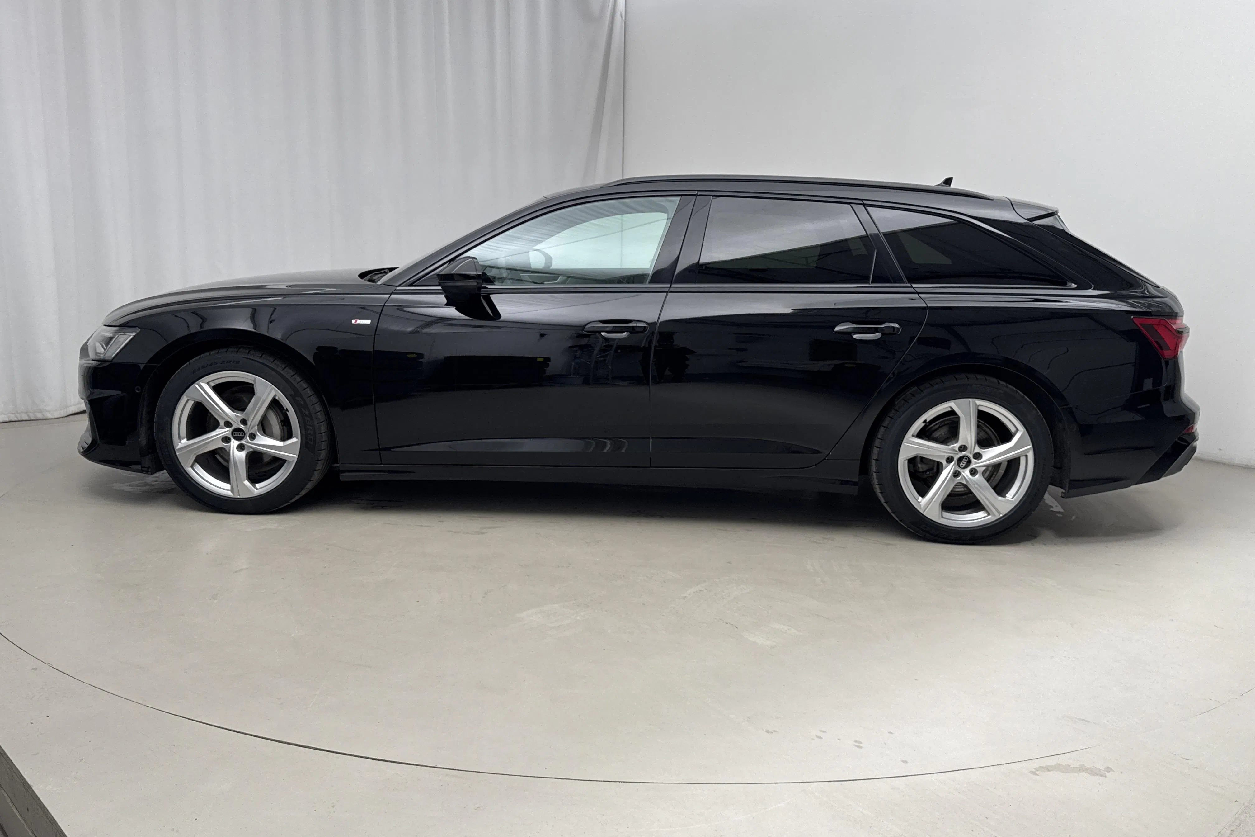 Presentationsfoto 2 av 17: Audi A6 Avant 40 TDI quattro (204hk) - 10 711 mil - Automat - svart - 2023